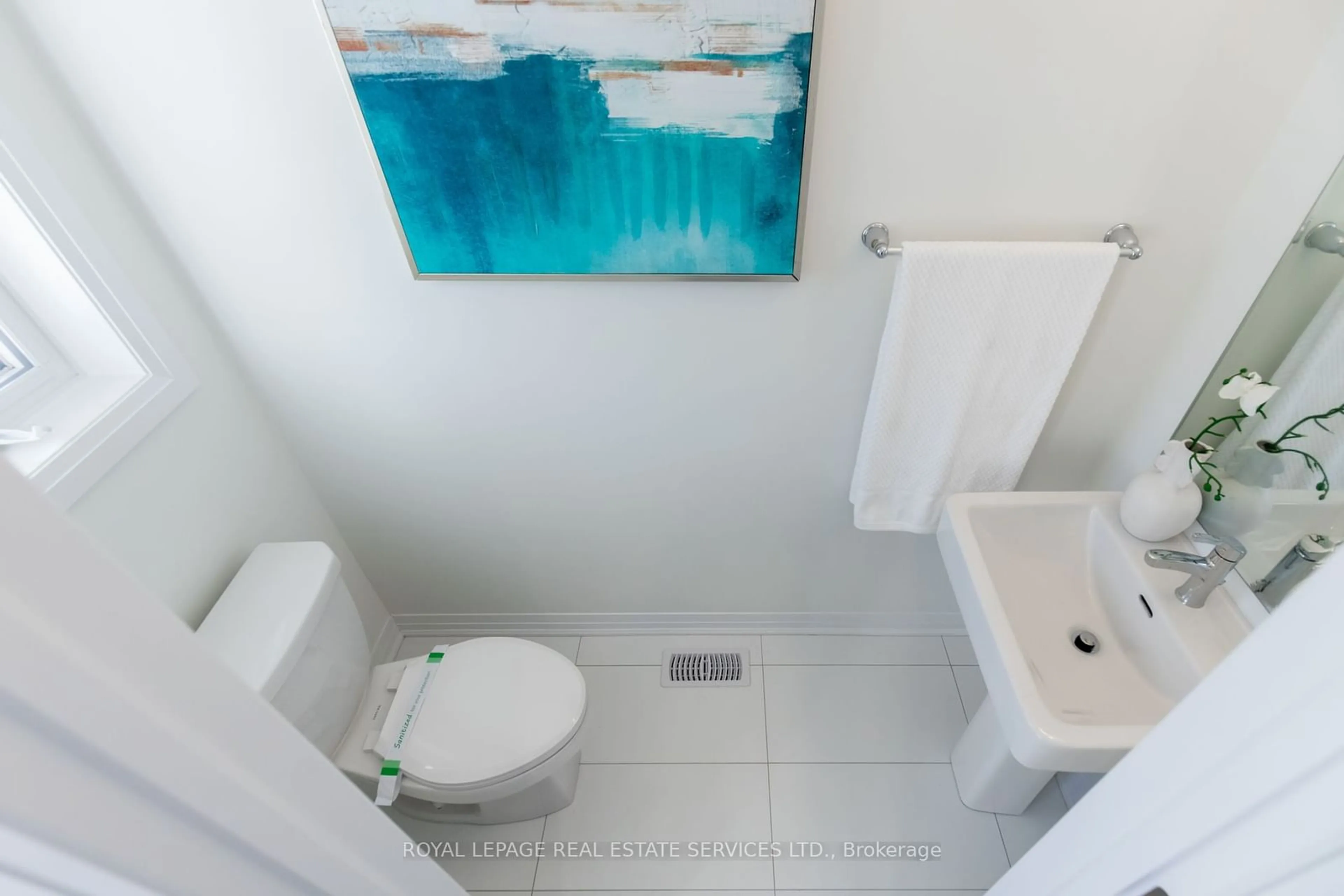 Standard bathroom, unknown for 3300 Mariner Passage, Oakville Ontario L6M 5S6