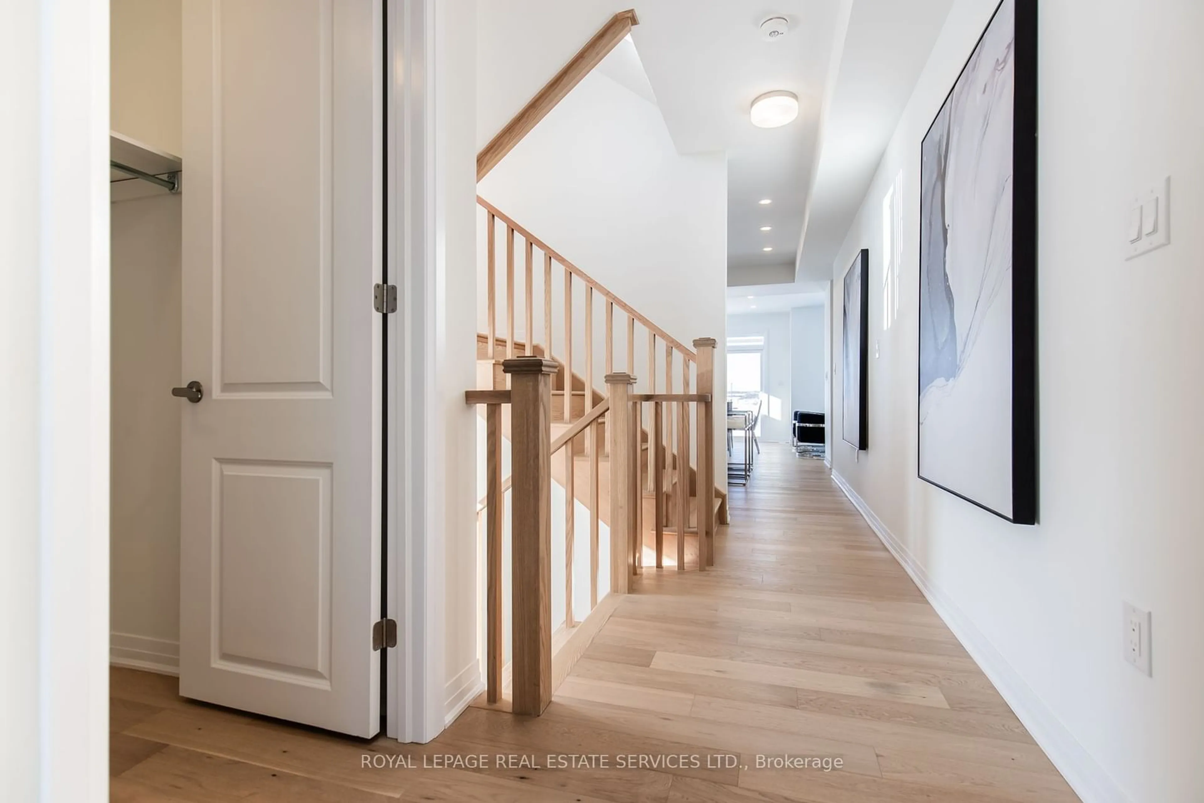 Indoor entryway for 3300 Mariner Passage, Oakville Ontario L6M 5S6