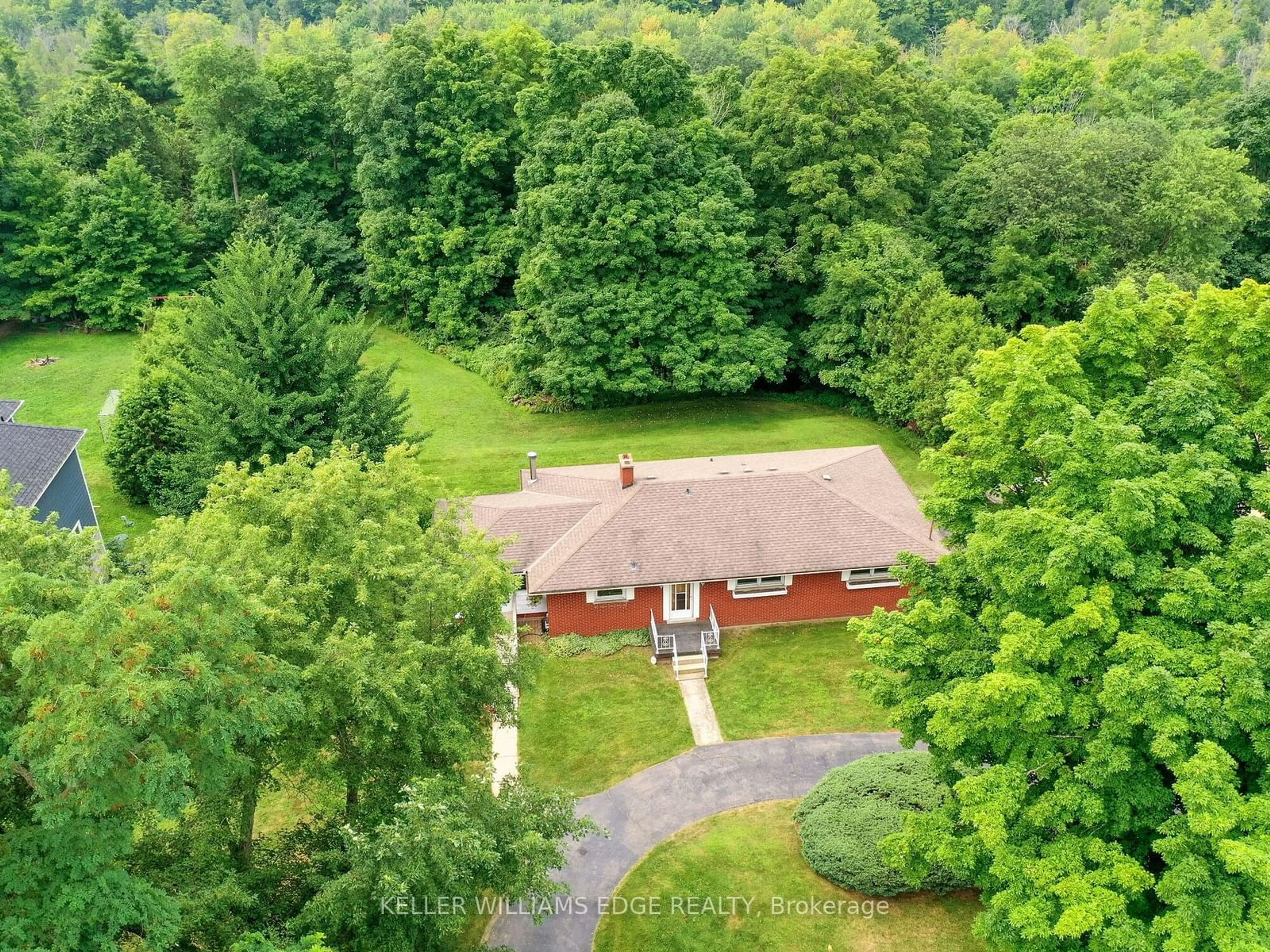 A pic from outside/outdoor area/front of a property/back of a property/a pic from drone, forest/trees view for 5244 Cedar Springs Rd, Burlington Ontario L7P 0B9