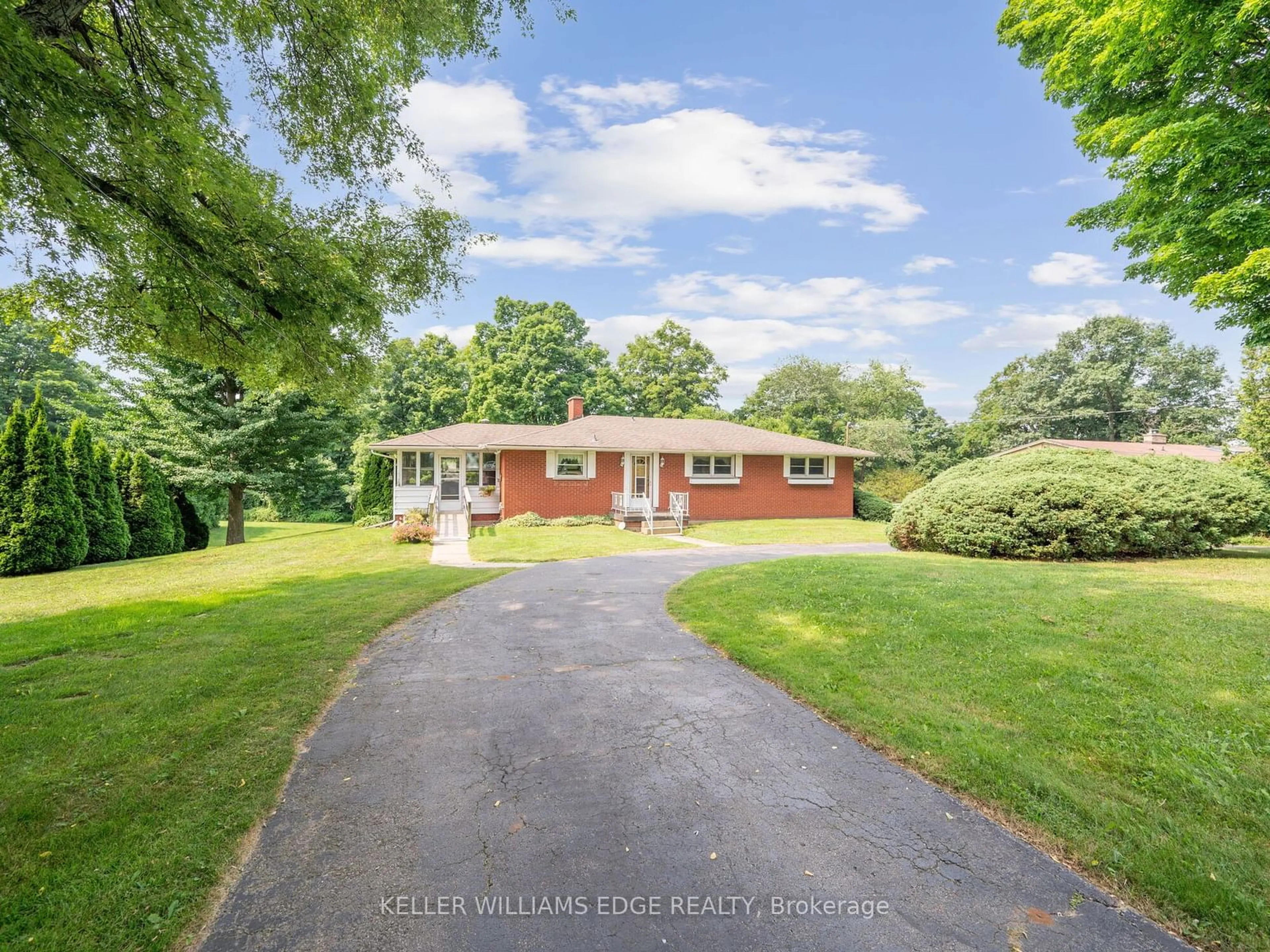 A pic from outside/outdoor area/front of a property/back of a property/a pic from drone, unknown for 5244 Cedar Springs Rd, Burlington Ontario L7P 0B9