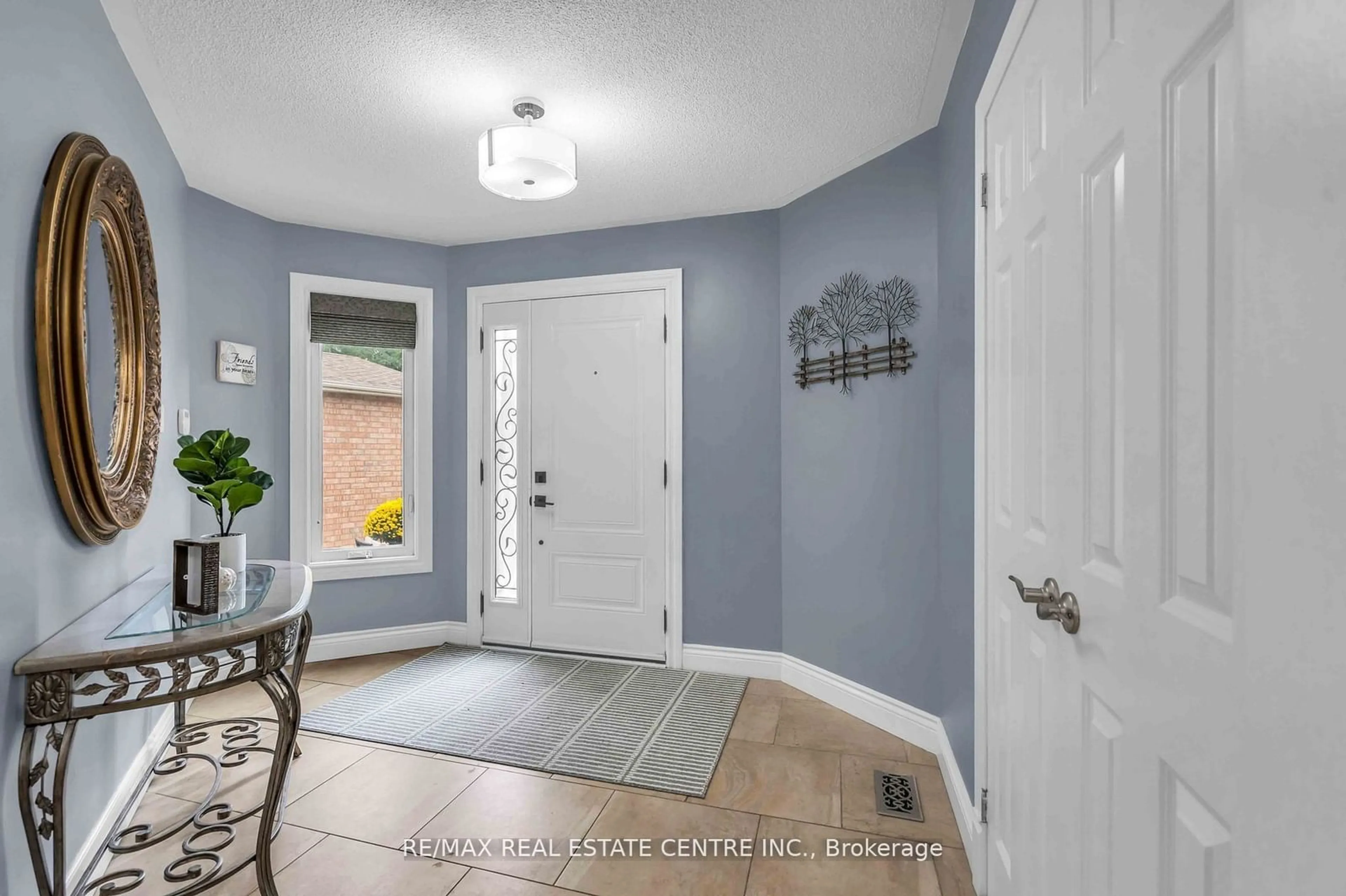 Indoor entryway for 5 Cornerstone Crt, Caledon Ontario L7E 1T4