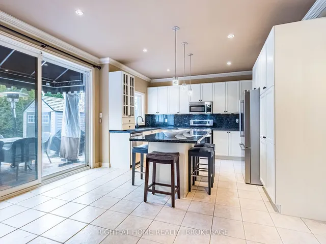 Additional image 29 of 1084 Holdsworth Cres