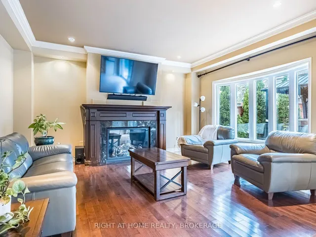 Additional image 25 of 1084 Holdsworth Cres