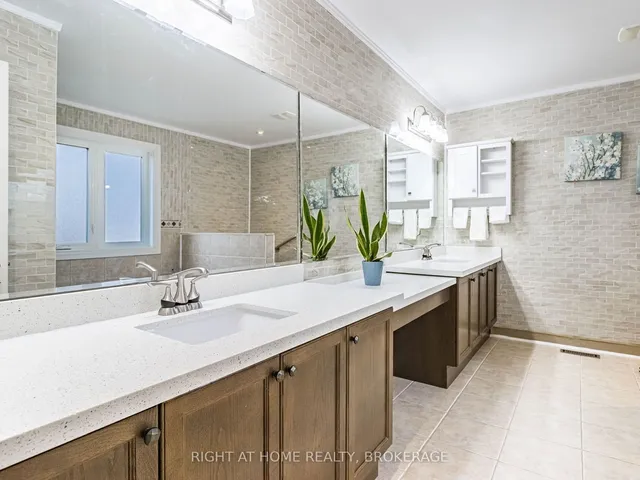 Additional image 18 of 1084 Holdsworth Cres