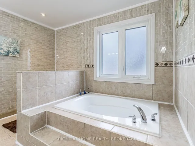 Additional image 17 of 1084 Holdsworth Cres