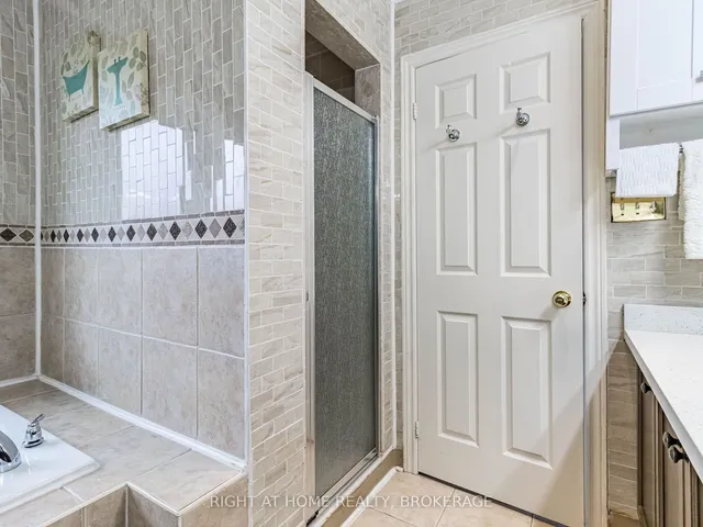 Additional image 16 of 1084 Holdsworth Cres