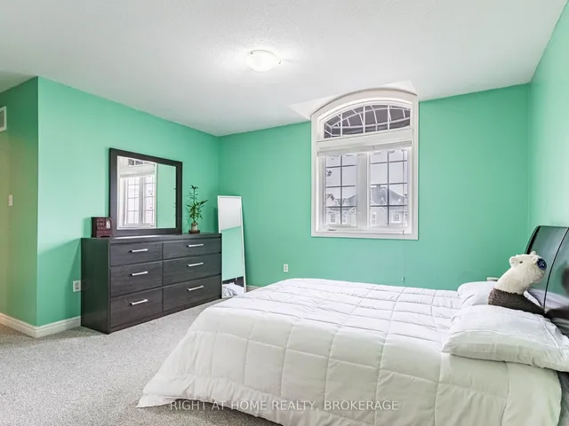 Additional image 11 of 1084 Holdsworth Cres