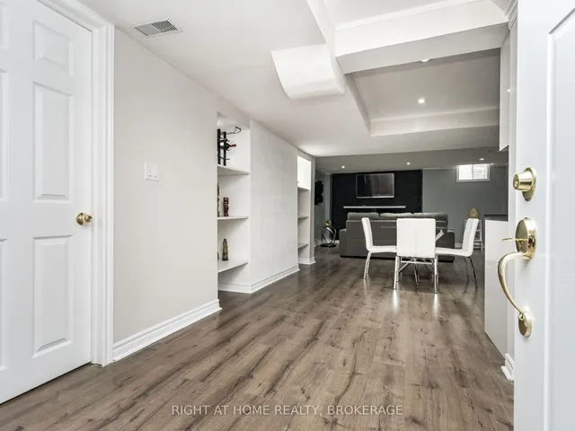 Additional image 8 of 1084 Holdsworth Cres