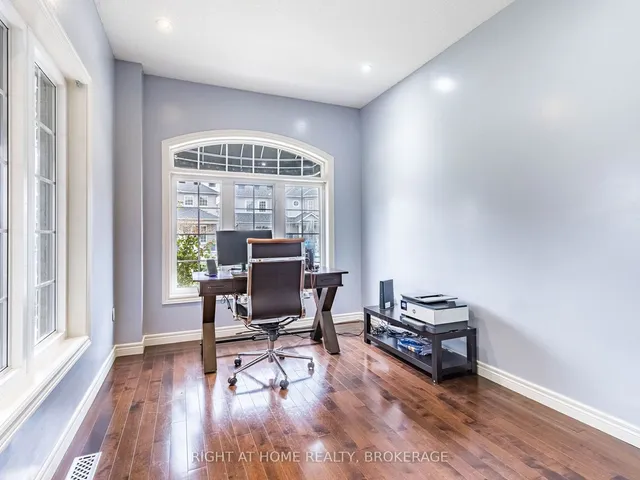 Additional image 35 of 1084 Holdsworth Cres