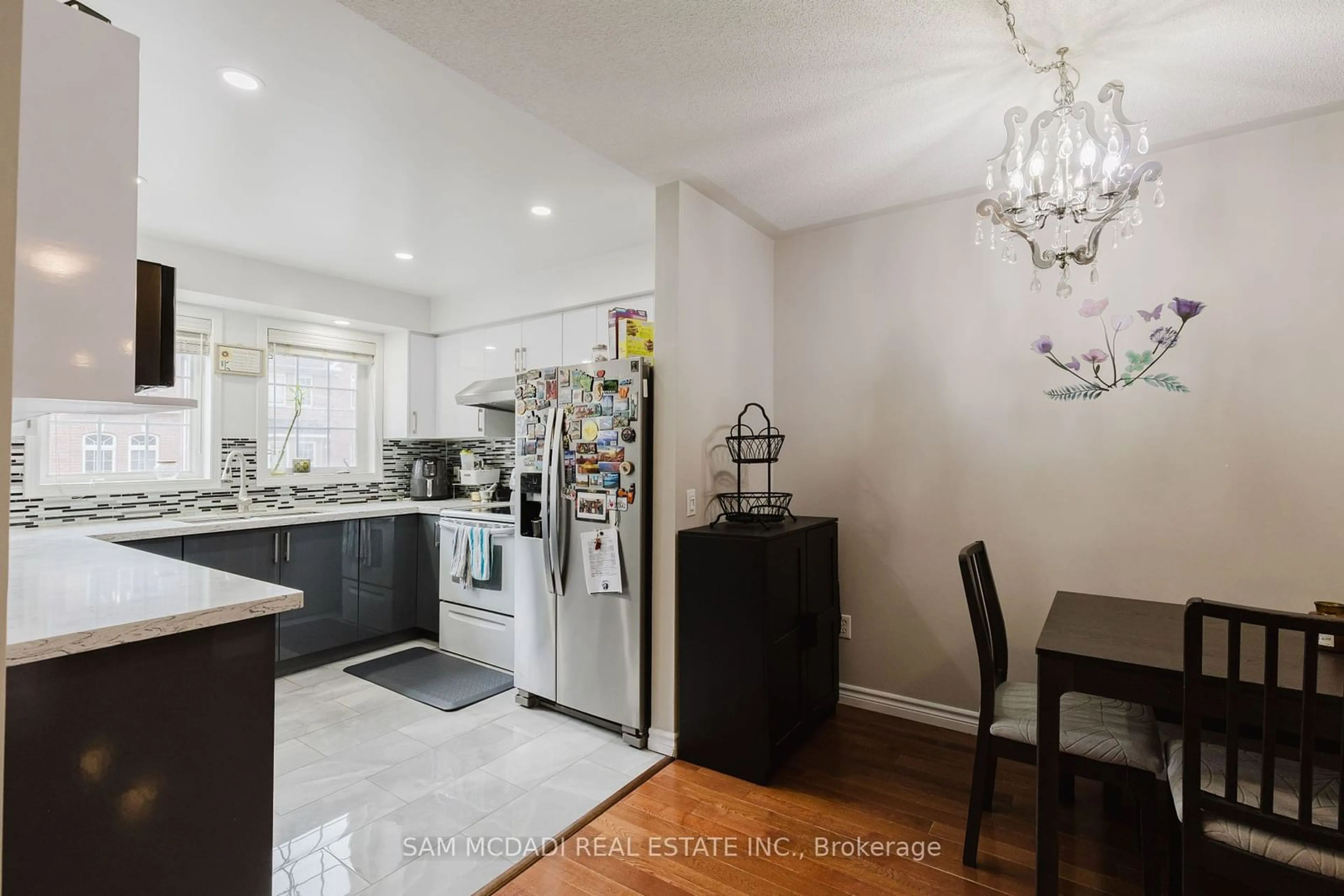 Open concept kitchen, unknown for 50 Strathaven Dr #81, Mississauga Ontario L5R 4E7