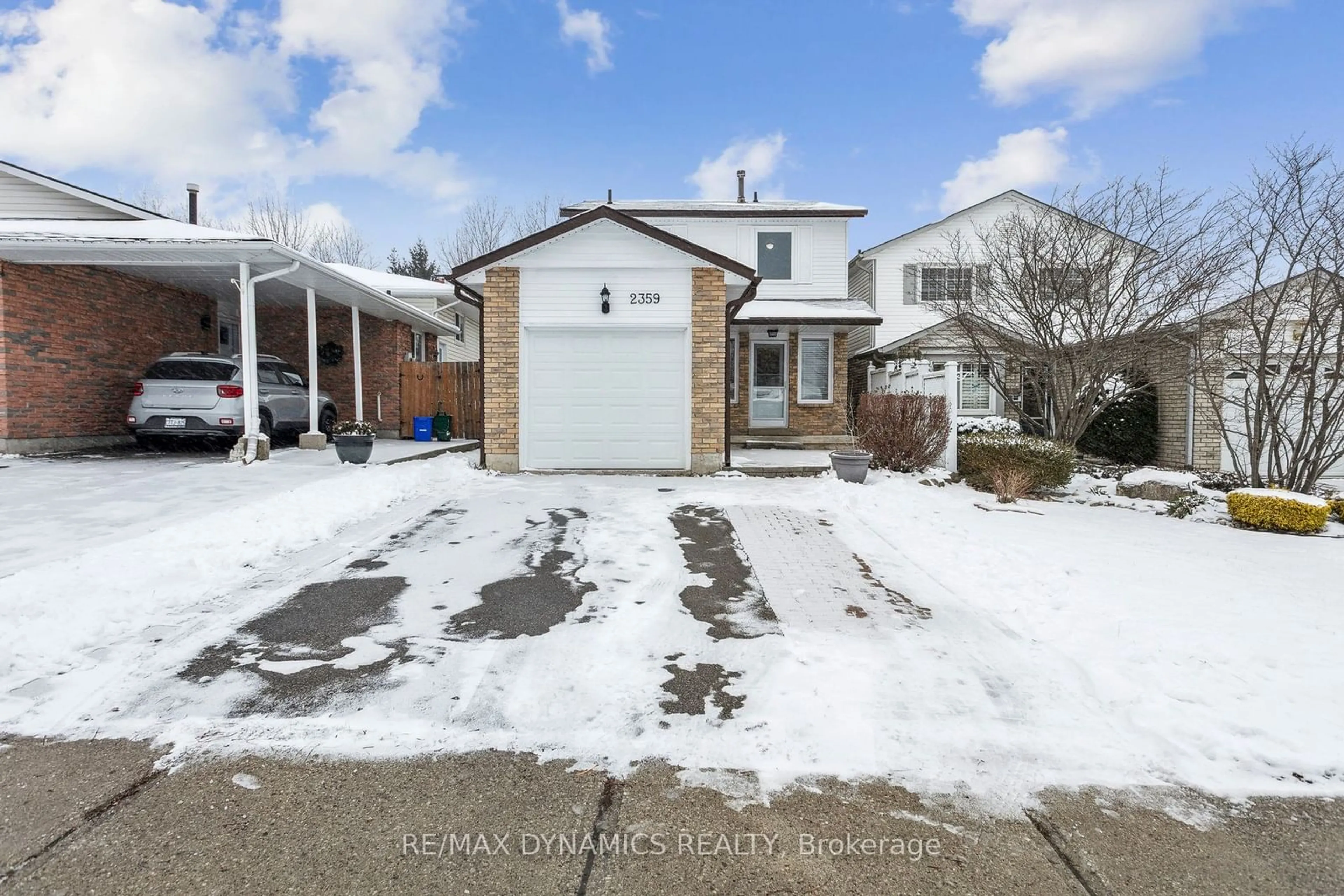 A pic from outside/outdoor area/front of a property/back of a property/a pic from drone, street for 2359 Malcolm Cres, Burlington Ontario L7P 4H1