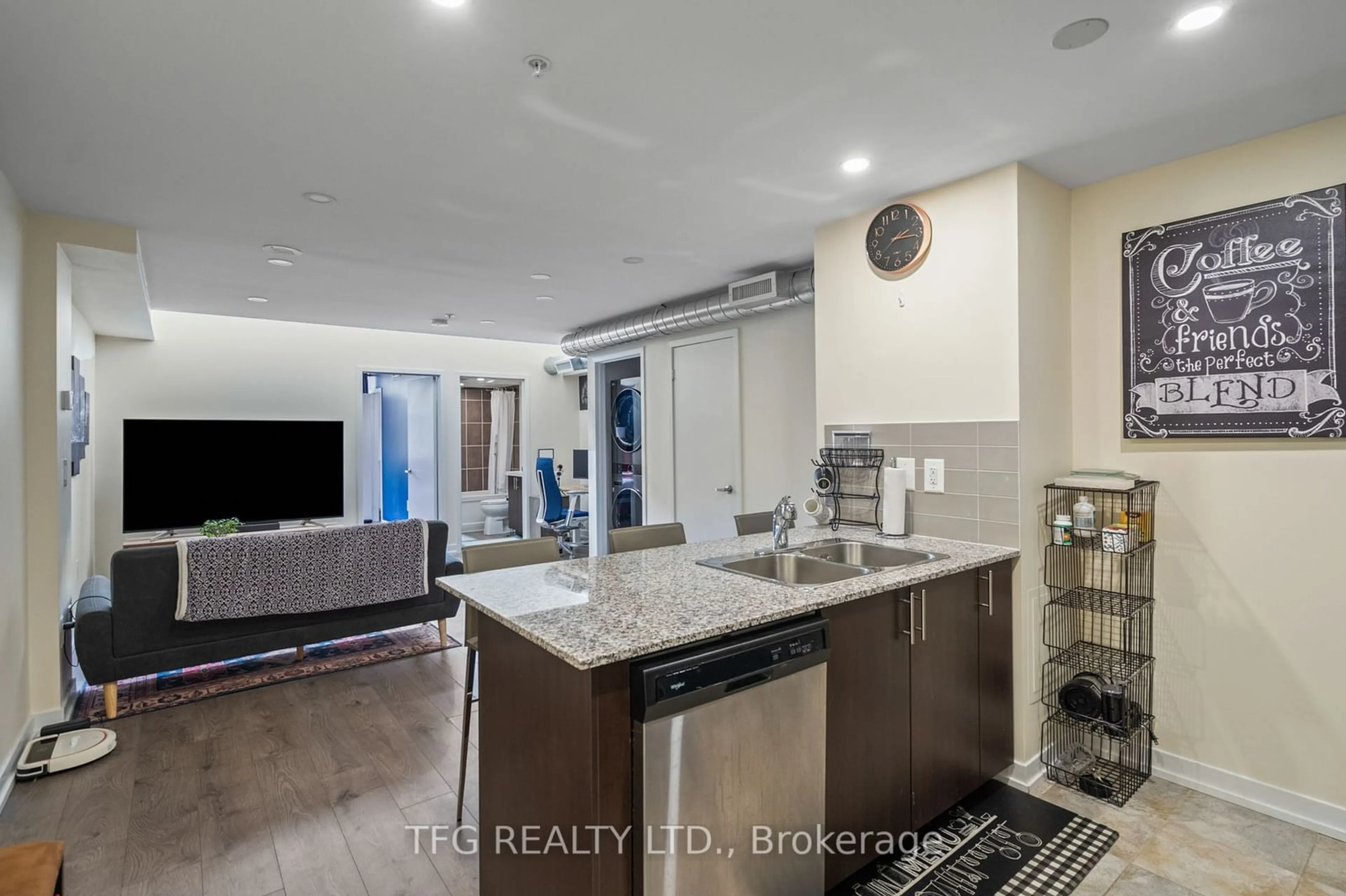 Open concept kitchen, ceramic/tile floor for 1410 Dupont St #318, Toronto Ontario M6H 0B6