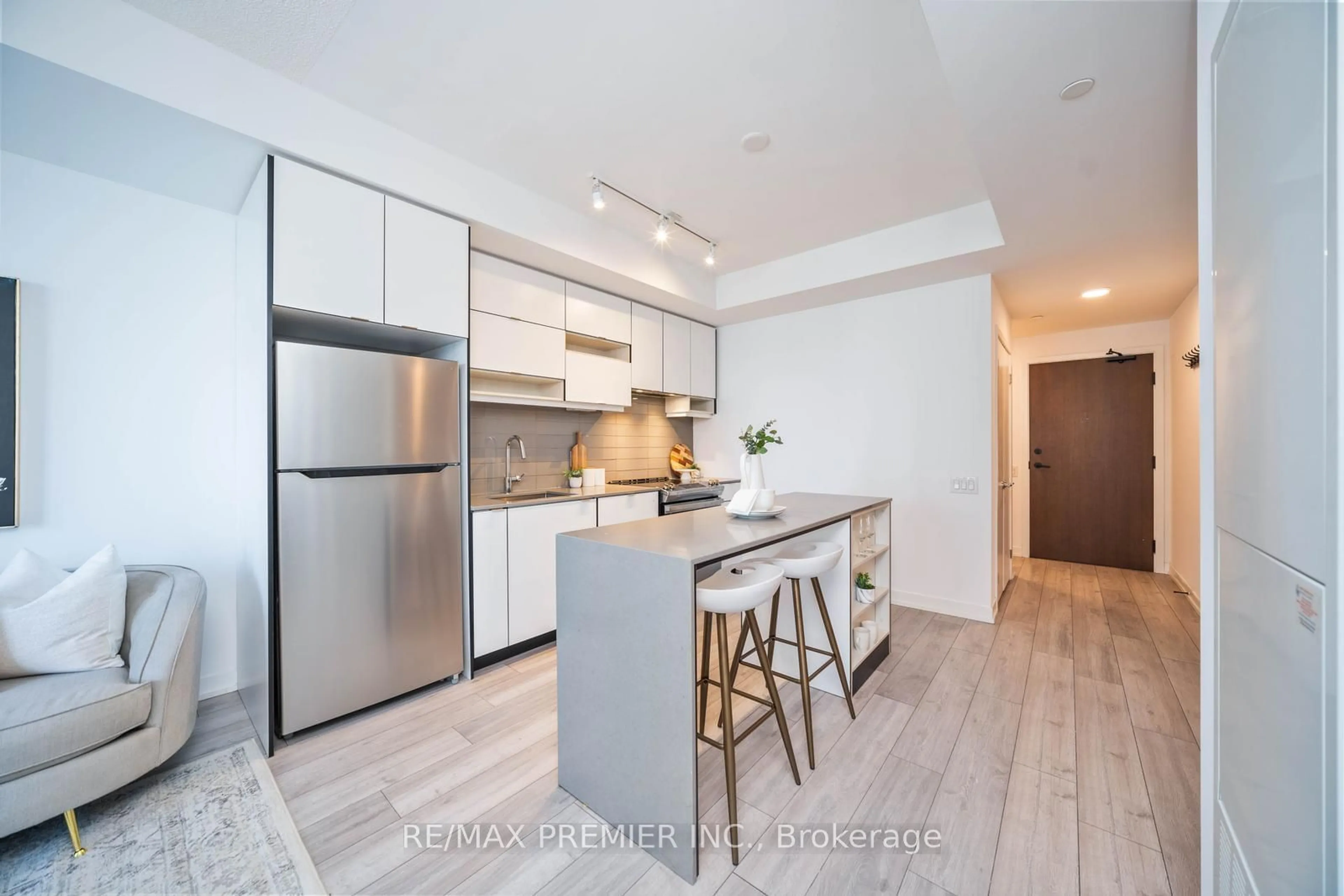 Open concept kitchen, unknown for 4065 Confederation Pkwy #3501, Mississauga Ontario L5B 0L4