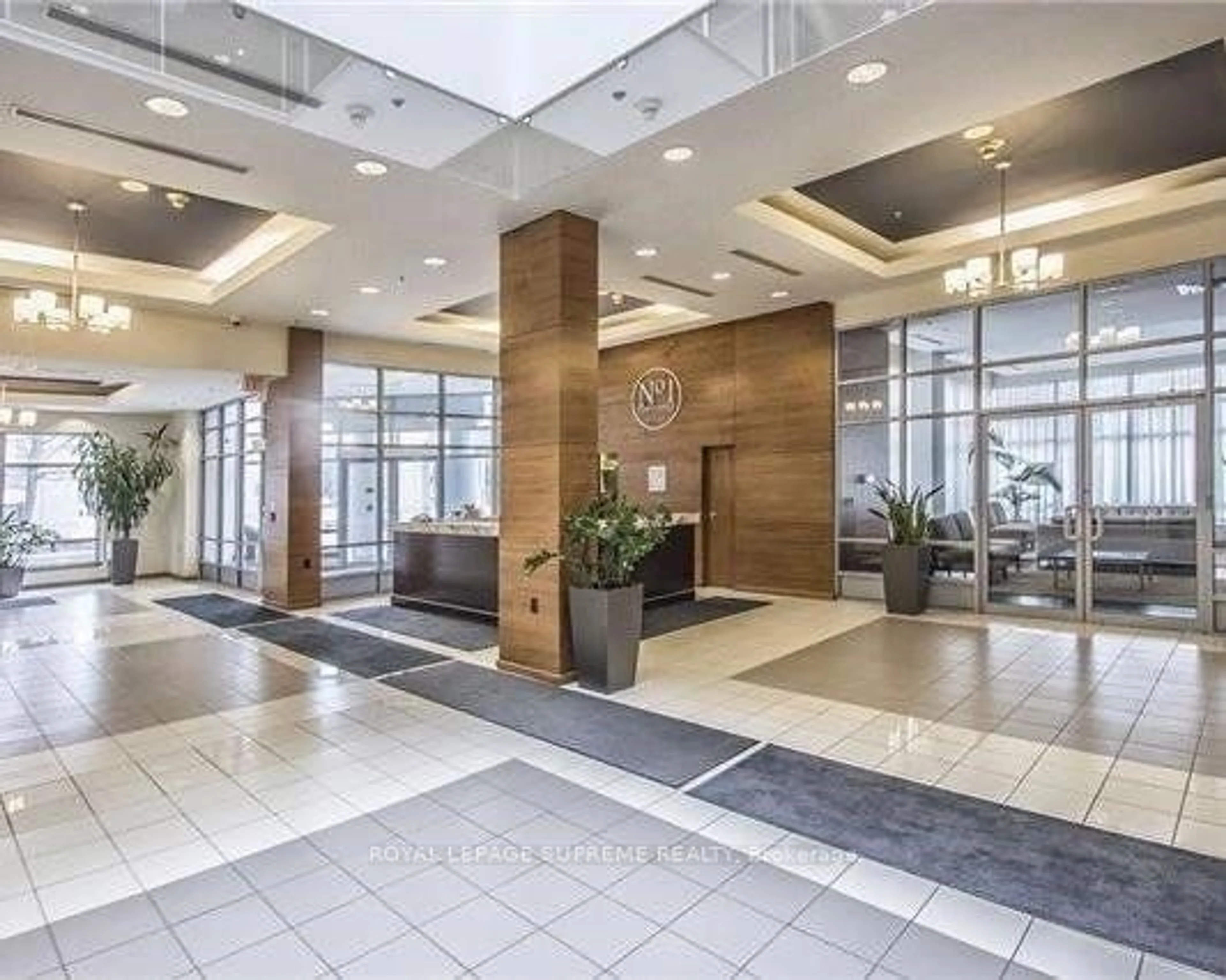 Indoor foyer for 1 Elm Dr #1007, Mississauga Ontario L5B 4M1