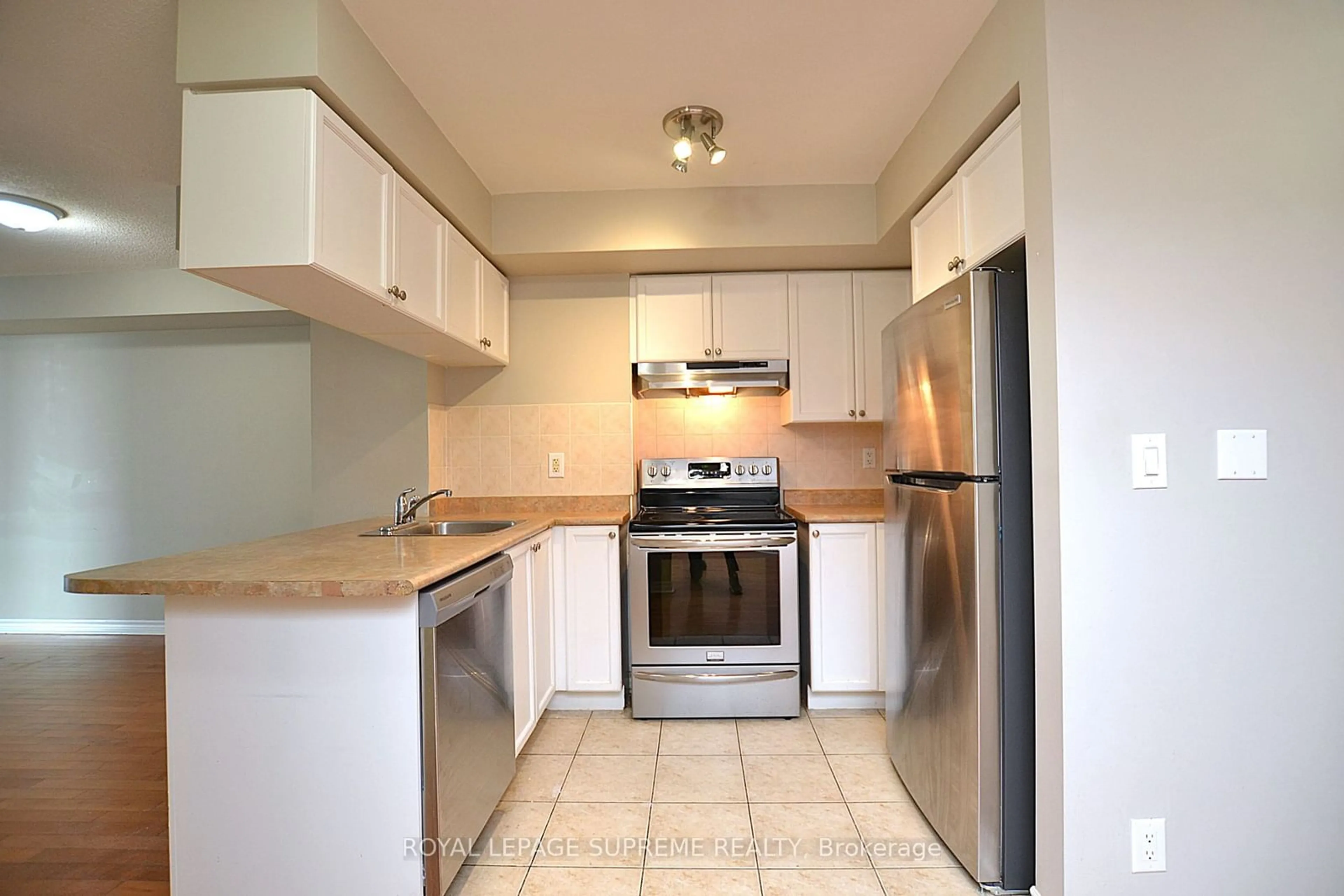 Standard kitchen, unknown for 1 Elm Dr #1007, Mississauga Ontario L5B 4M1