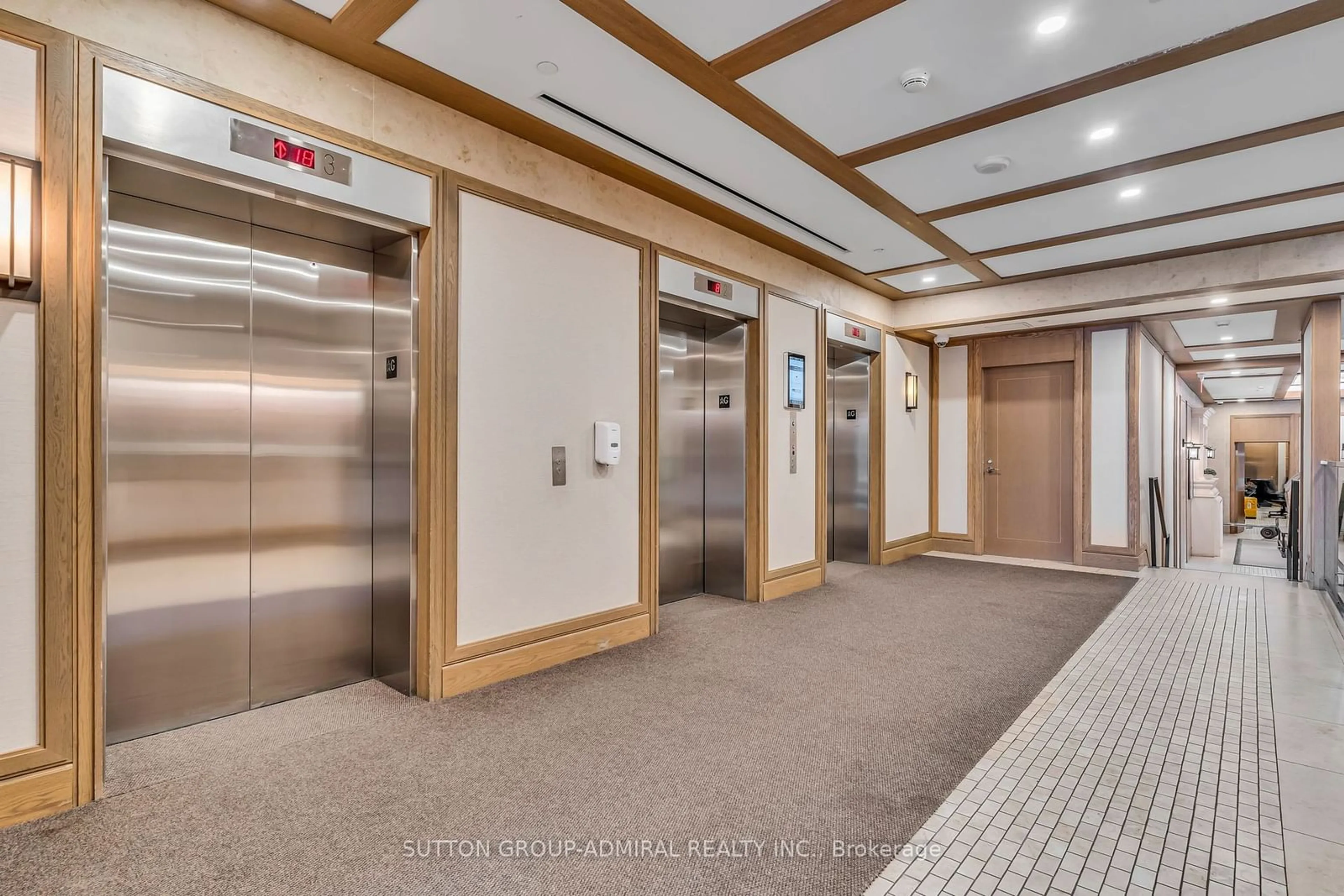 Indoor foyer for 830 Lawrence Ave #2108, Toronto Ontario M6A 0B6