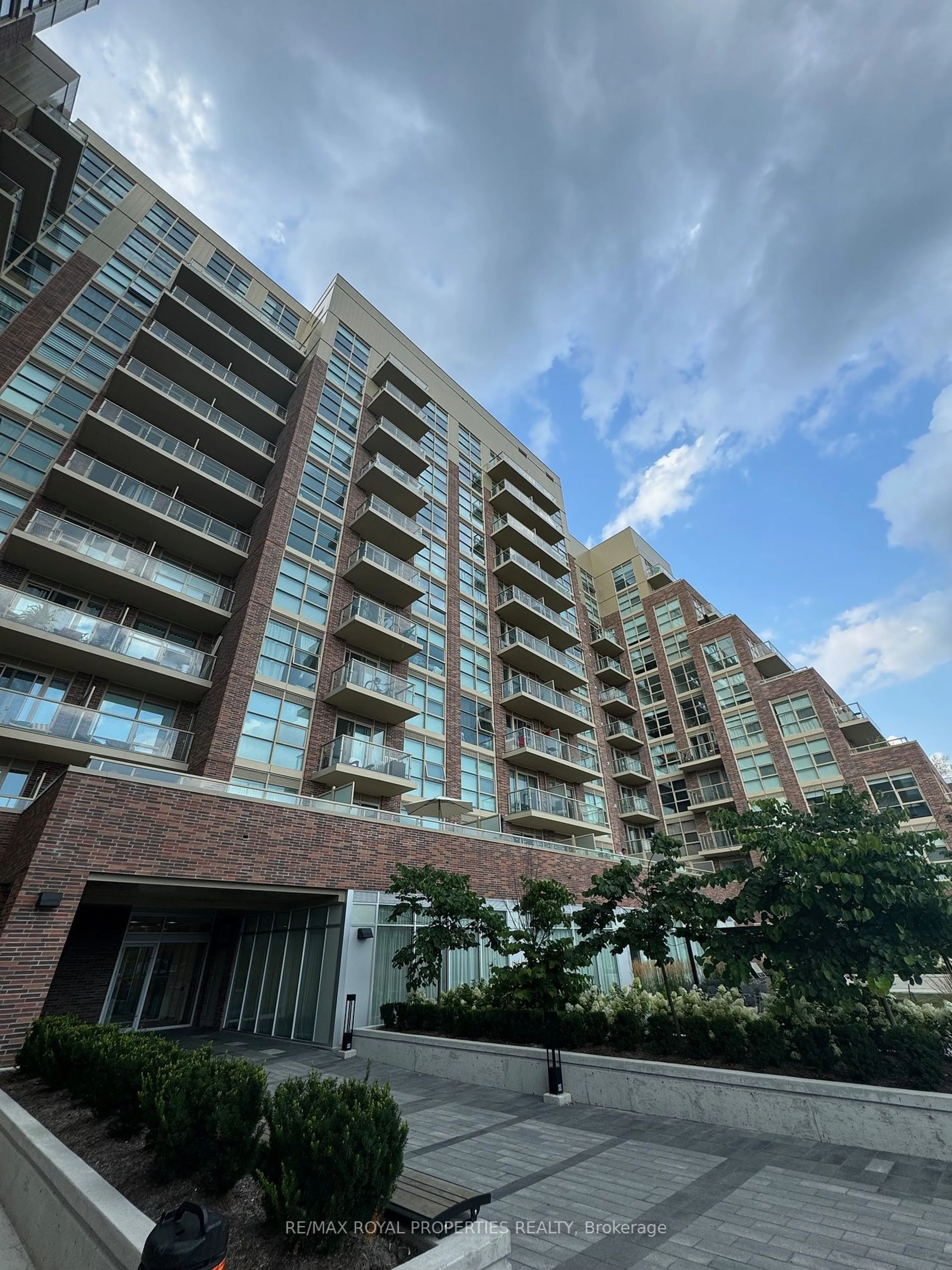 Indoor foyer for 1787 St Clair Ave #509, Toronto Ontario M6N 0B7