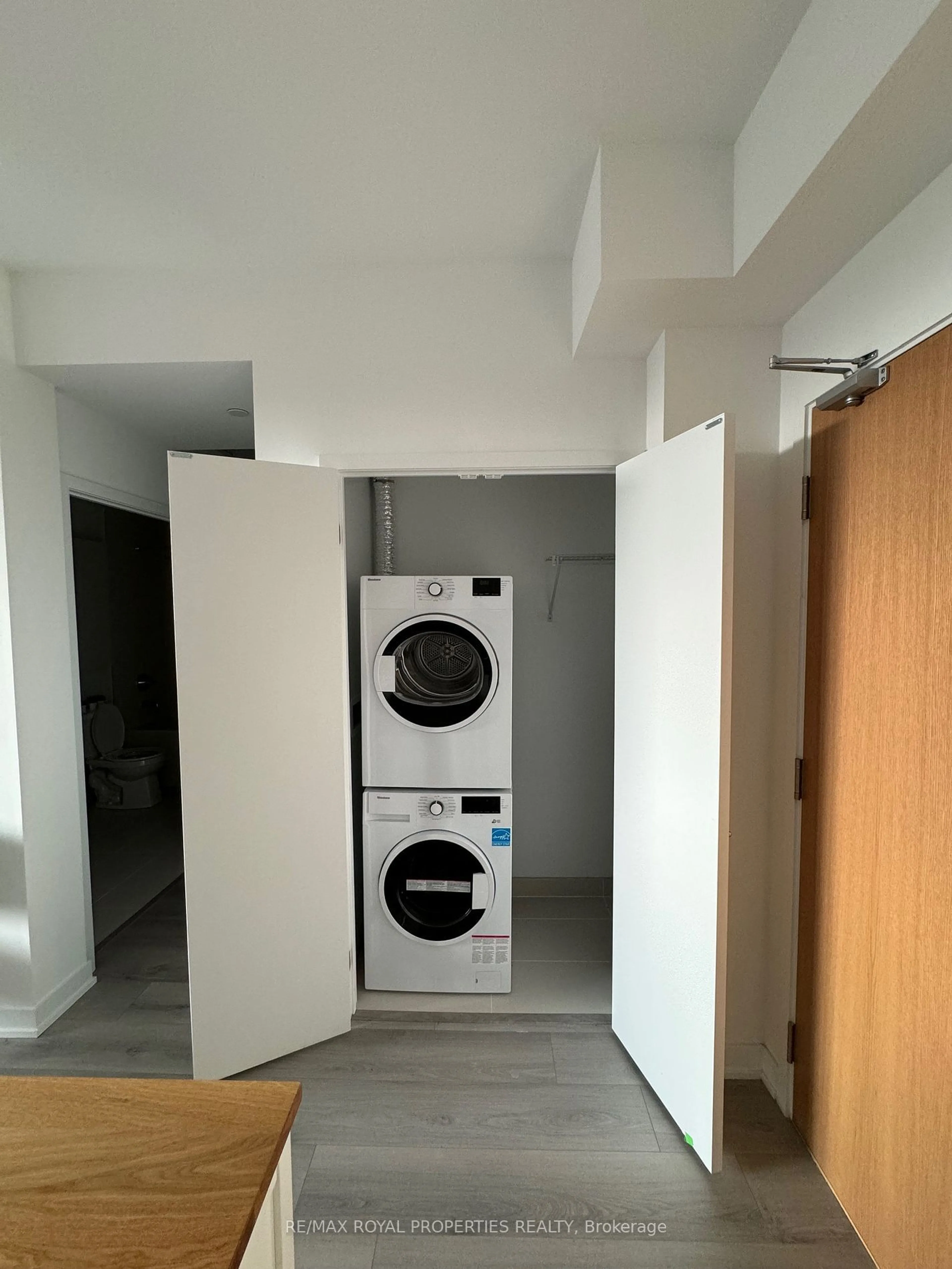 Laundry room for 1787 St Clair Ave #509, Toronto Ontario M6N 0B7