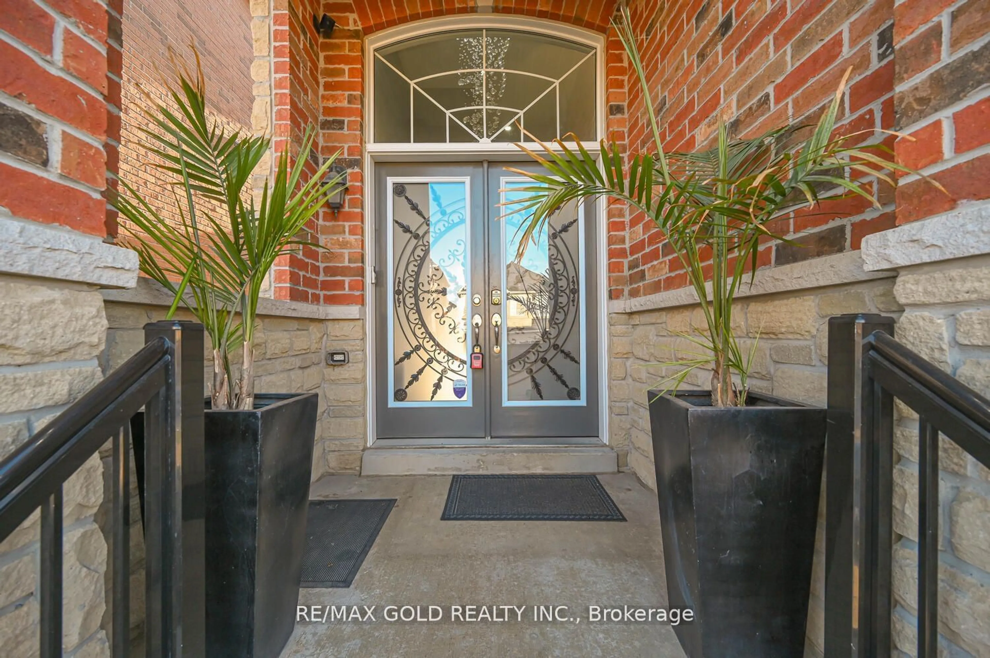 Indoor entryway for 16 Torraville St, Brampton Ontario L6R 0Y5