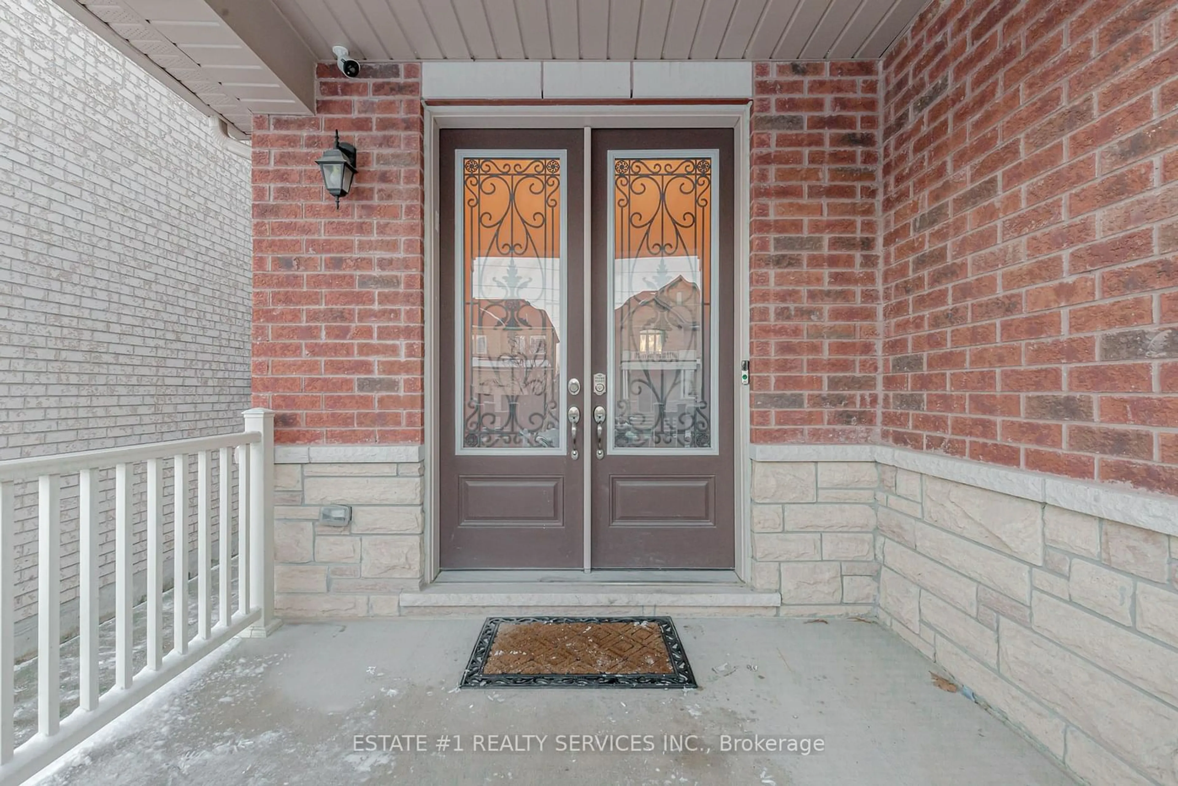 Indoor entryway for 22 Durango Dr, Brampton Ontario L6X 2Z2