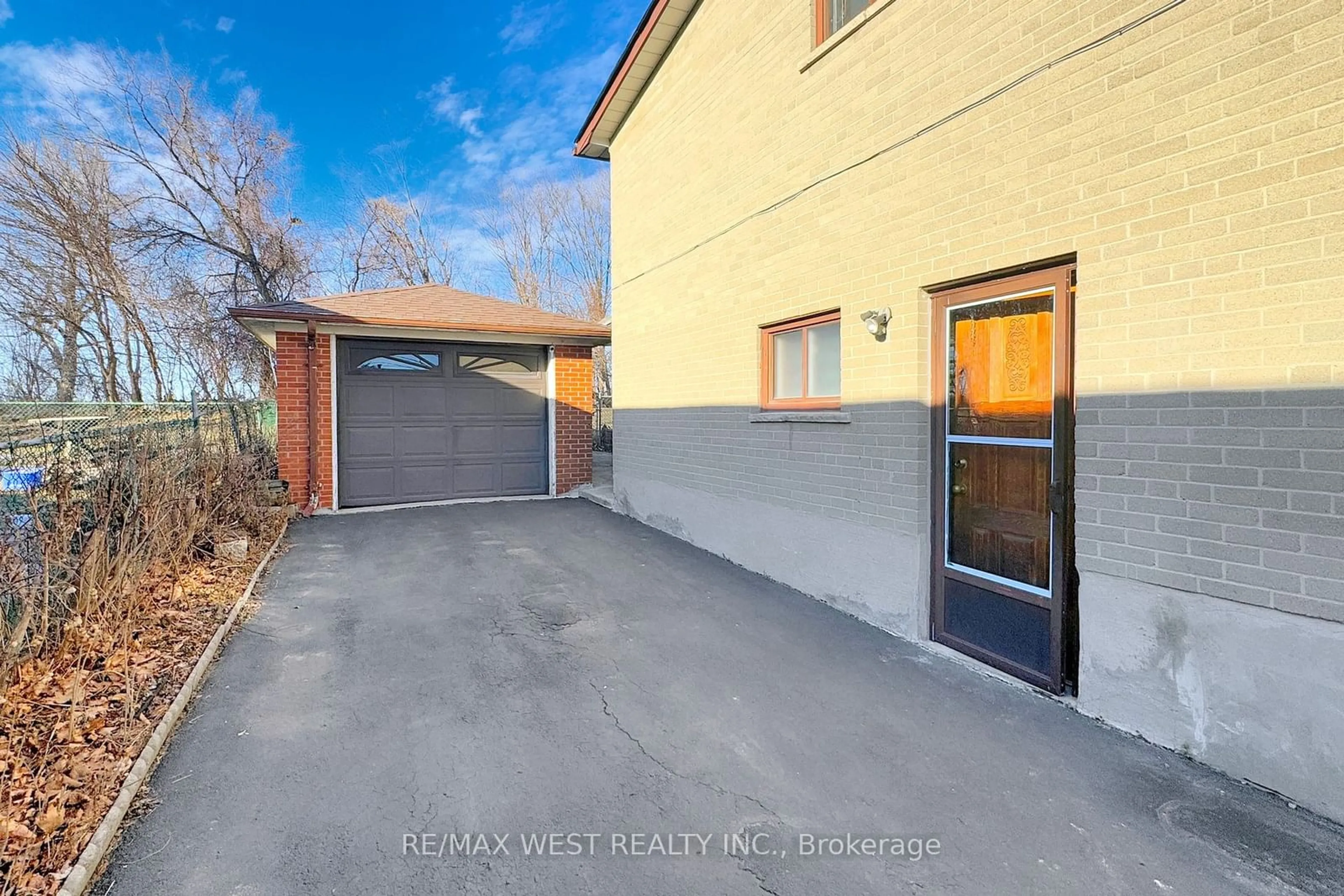 A pic from outside/outdoor area/front of a property/back of a property/a pic from drone, street for 78 Primula Cres, Toronto Ontario M9L 1K2