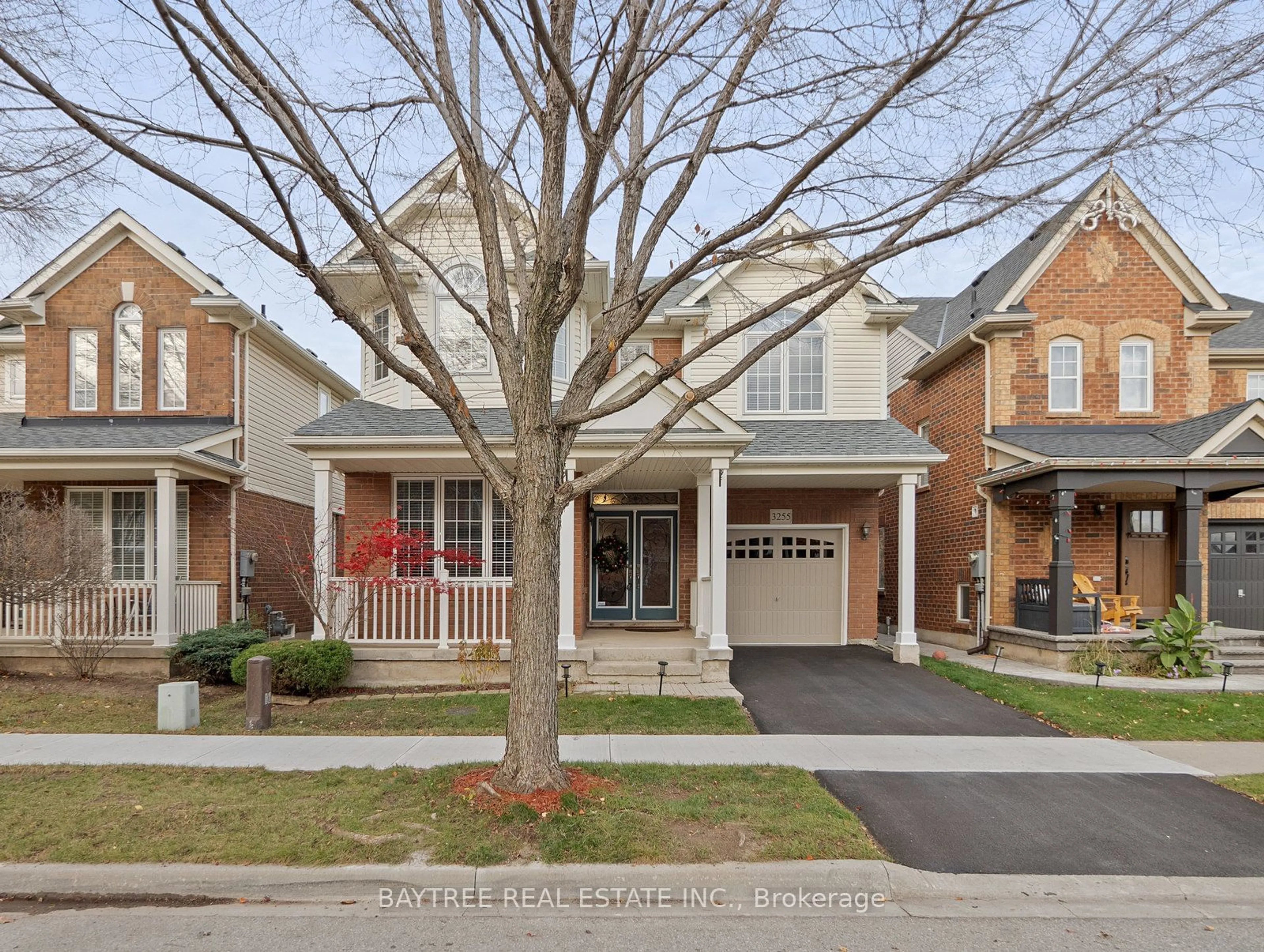 Home with brick exterior material, street for 3255 Mccurdy Crt, Burlington Ontario L7M 0C1