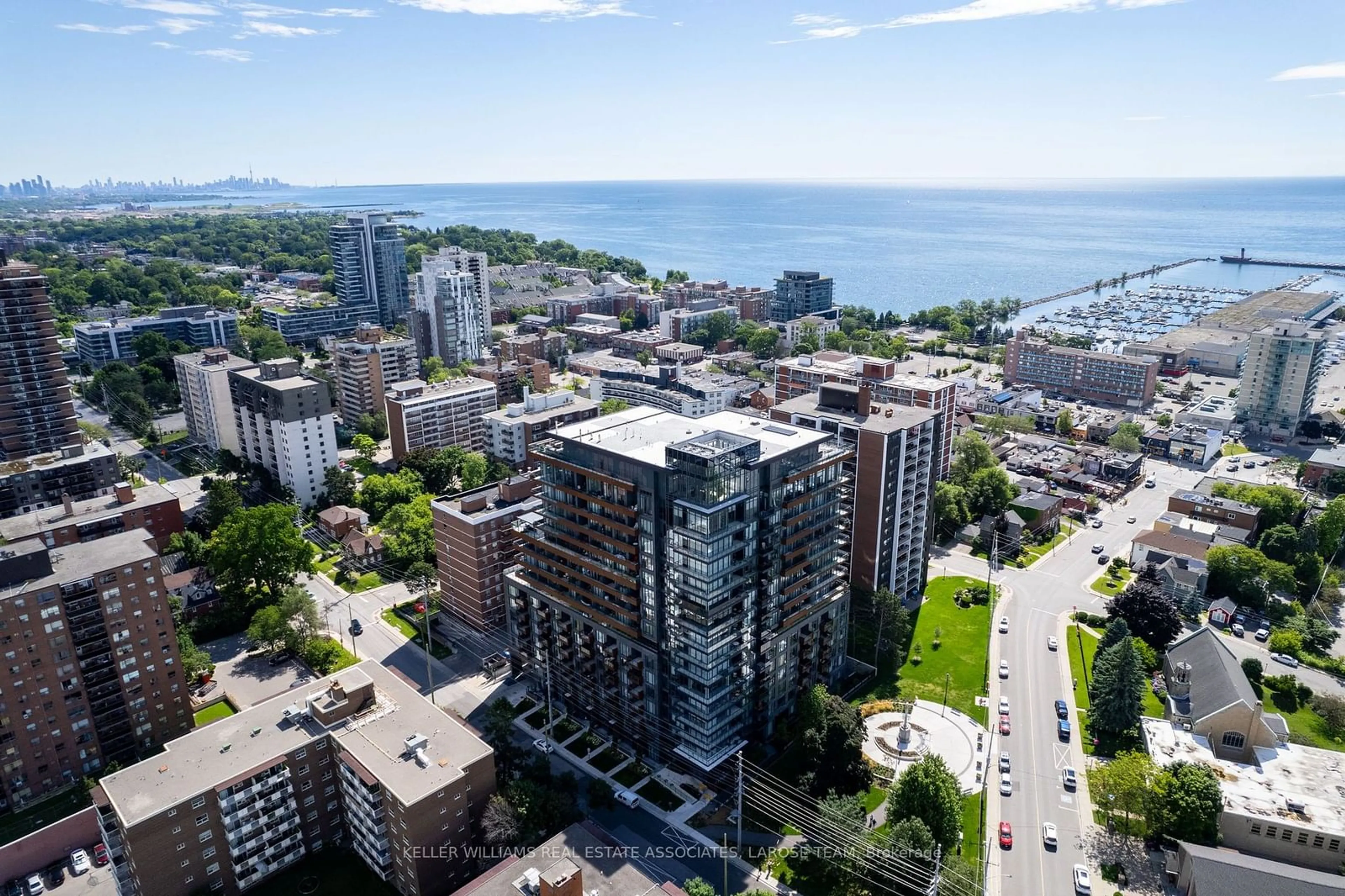 A pic from outside/outdoor area/front of a property/back of a property/a pic from drone, city buildings view from balcony for 21 Park St #603, Mississauga Ontario L5G 1L7