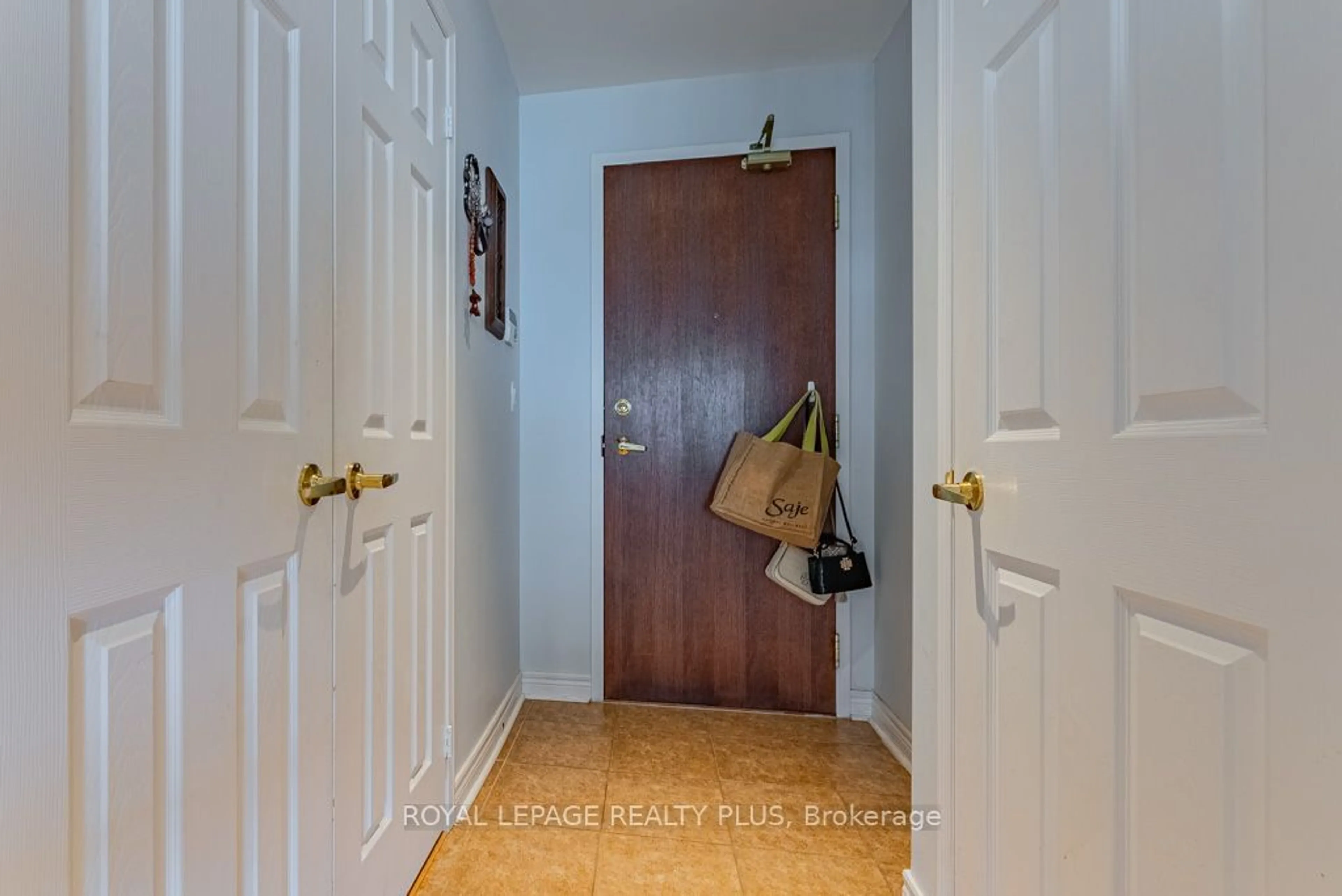 Indoor entryway for 4900 Glen Erin Dr #PH2, Mississauga Ontario L5B 3C2