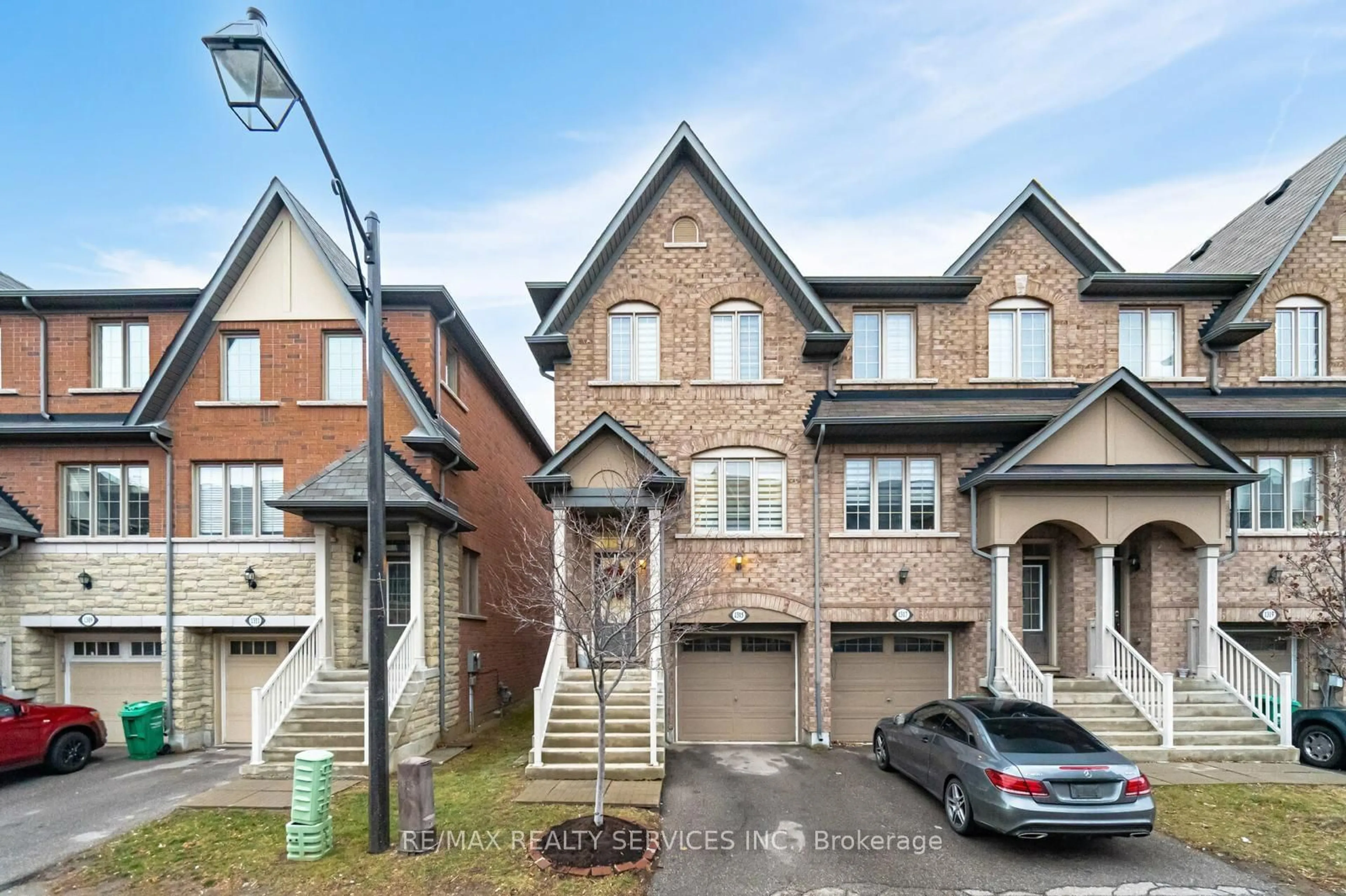 Unknown for 1315 Granrock Cres, Mississauga Ontario L5V 0E1