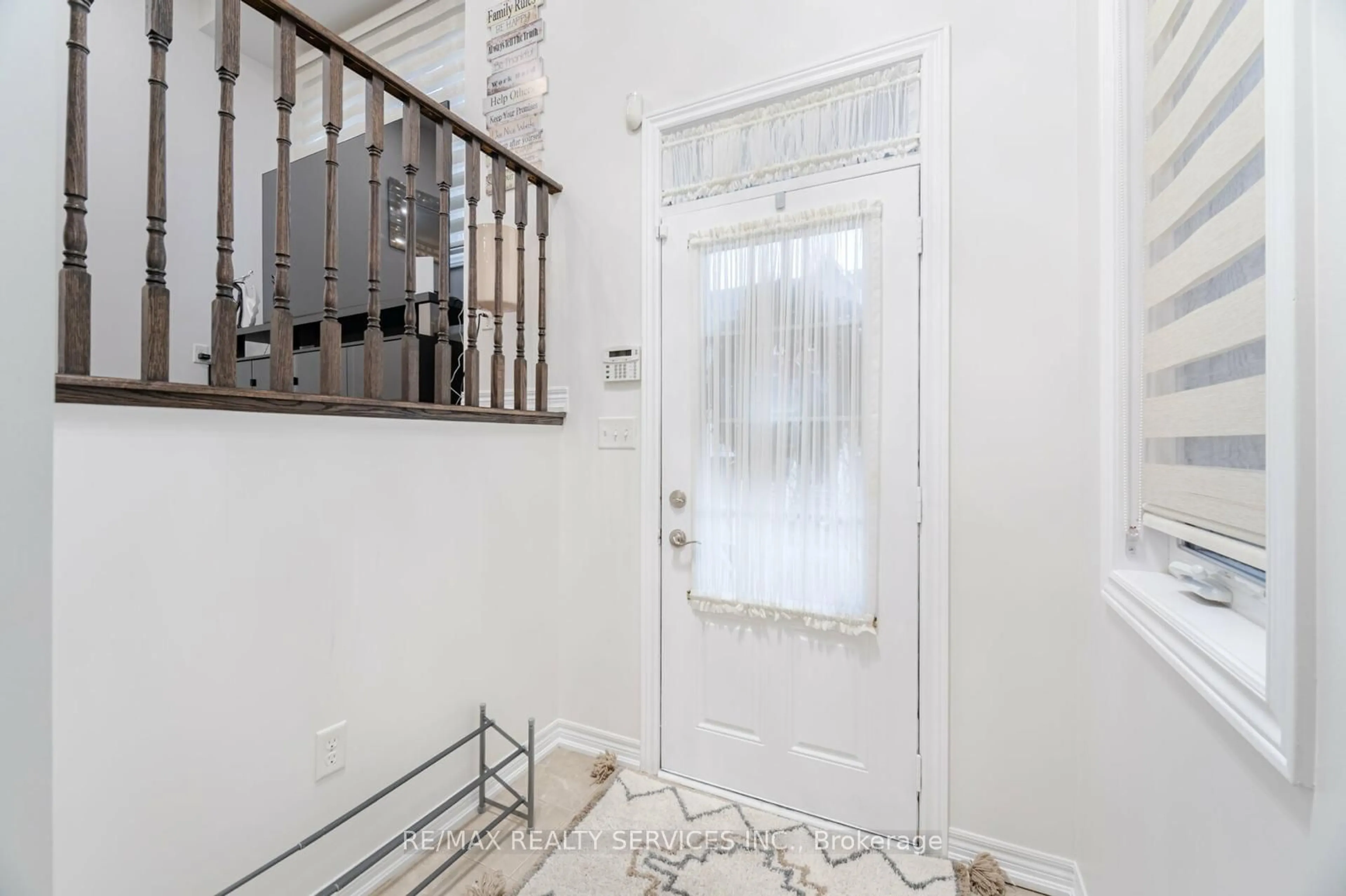 Indoor entryway for 1315 Granrock Cres, Mississauga Ontario L5V 0E1