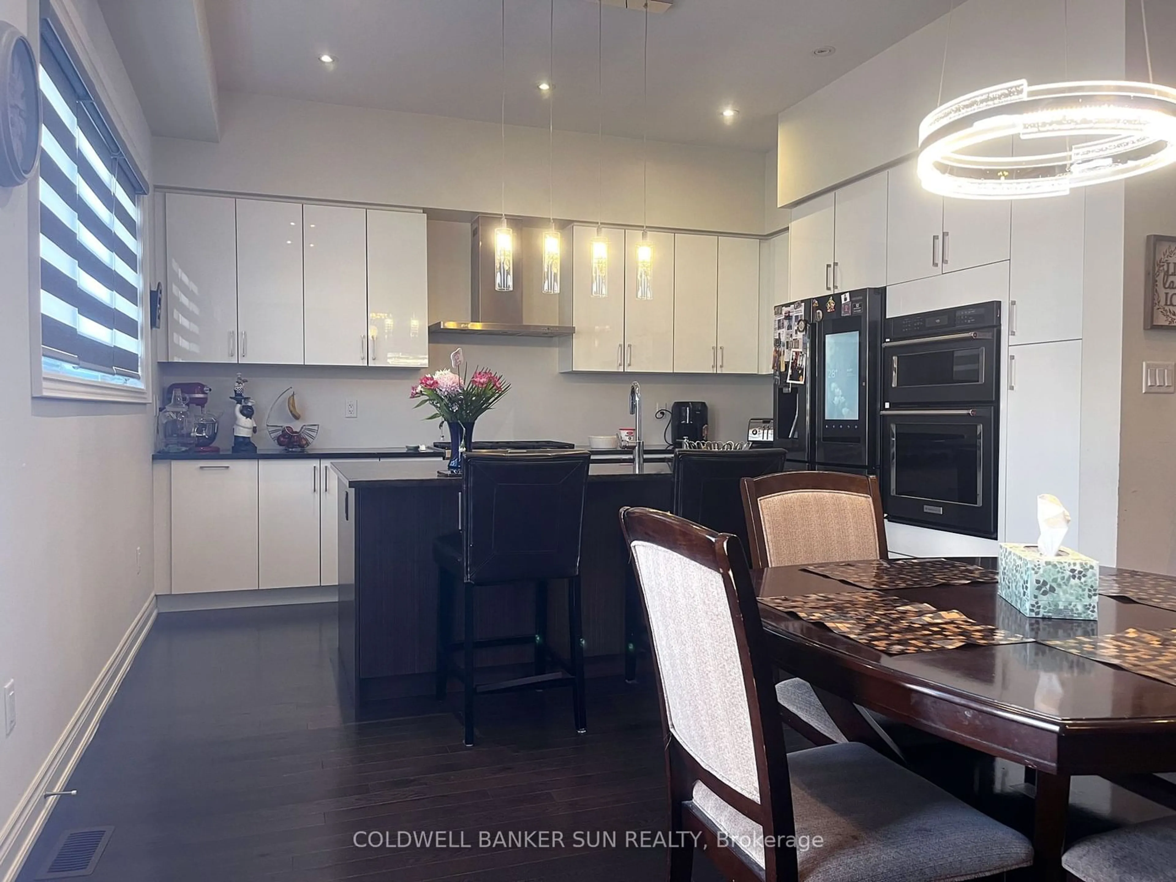 Open concept kitchen, unknown for 1349 Argall Crt, Milton Ontario L9E 1L7