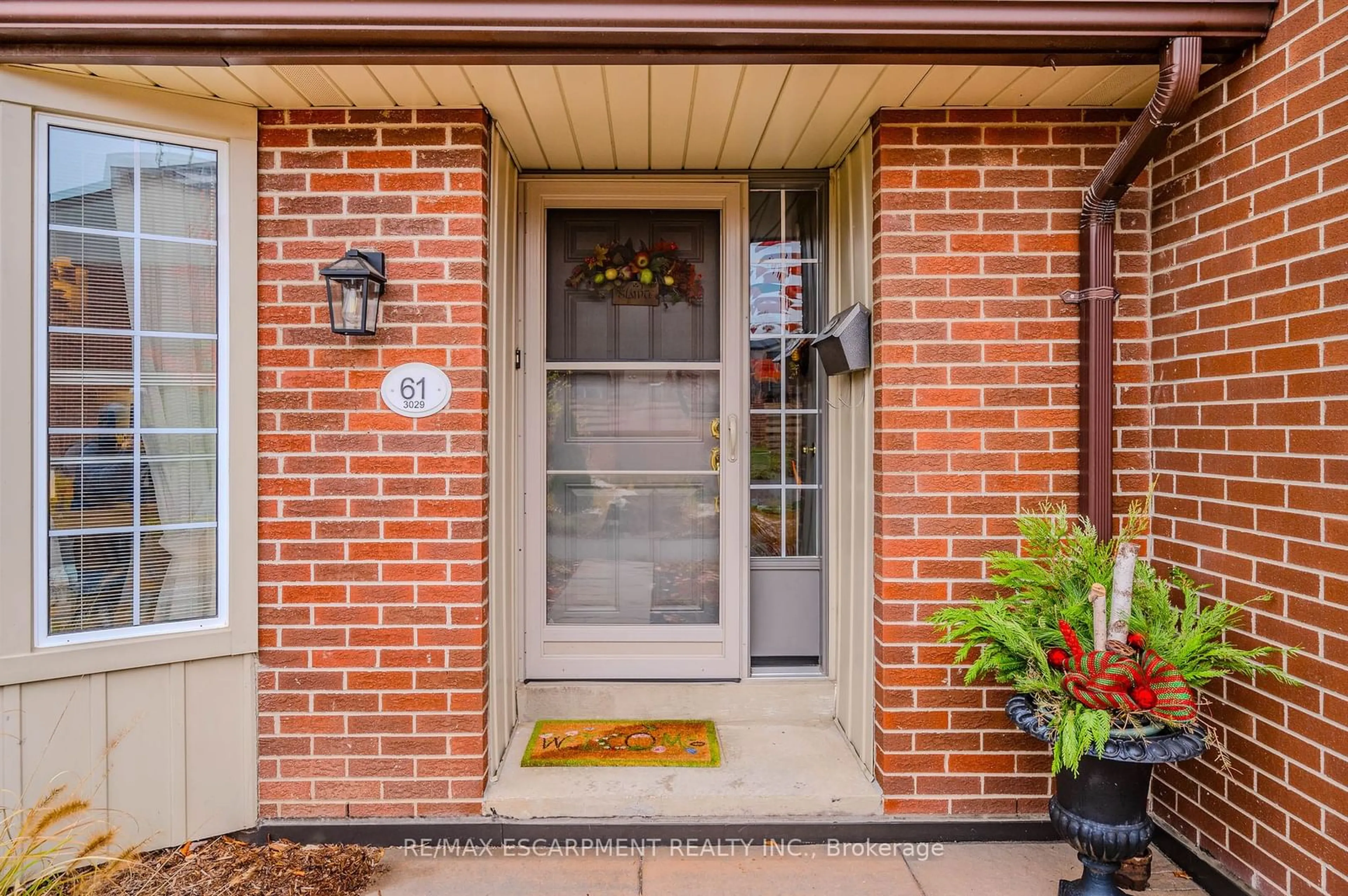 Indoor entryway for 3029 Glencrest Rd #61, Burlington Ontario L7N 3K1