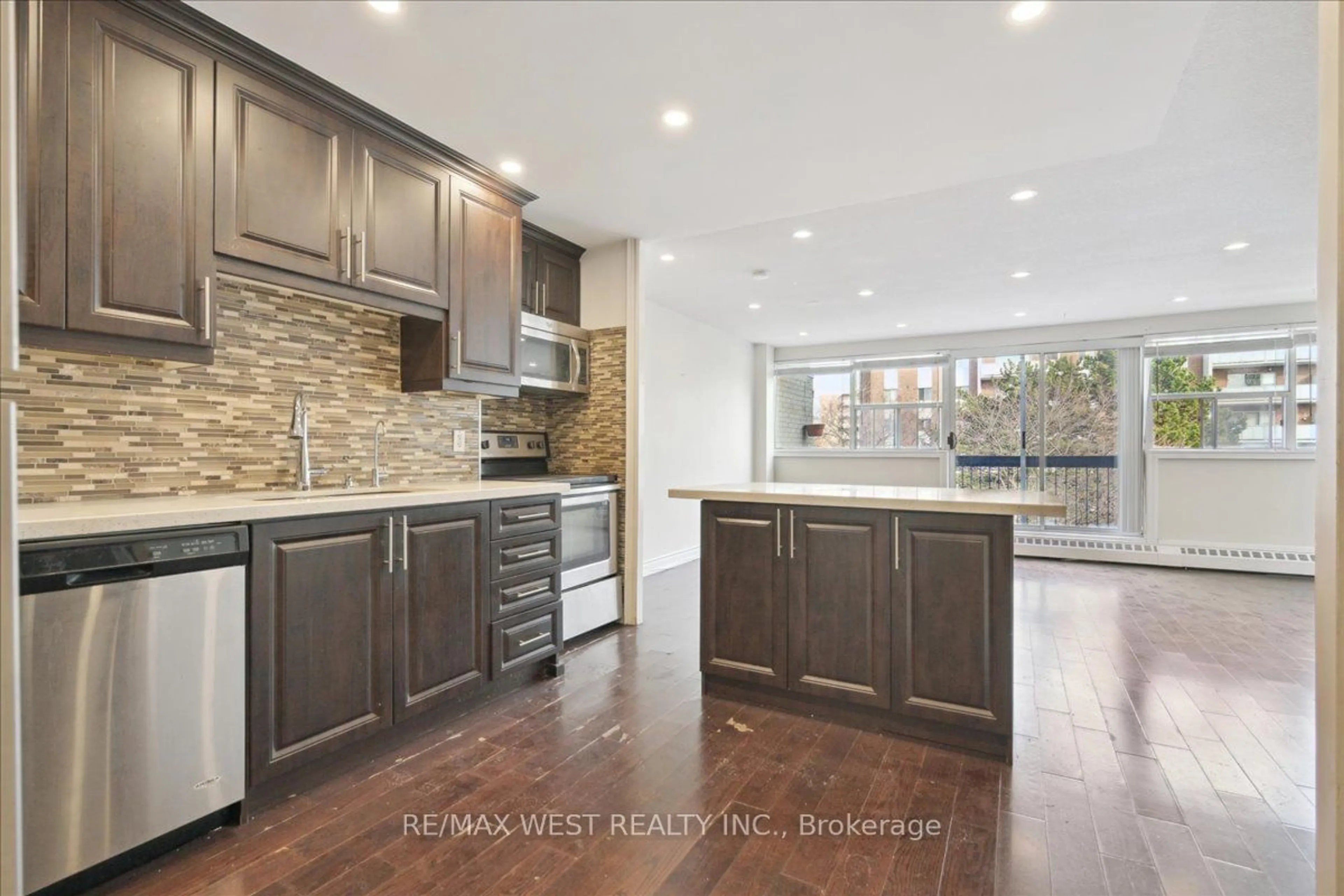 Contemporary kitchen, ceramic/tile floor for 1624 Bloor St #66, Mississauga Ontario L4X 2S2