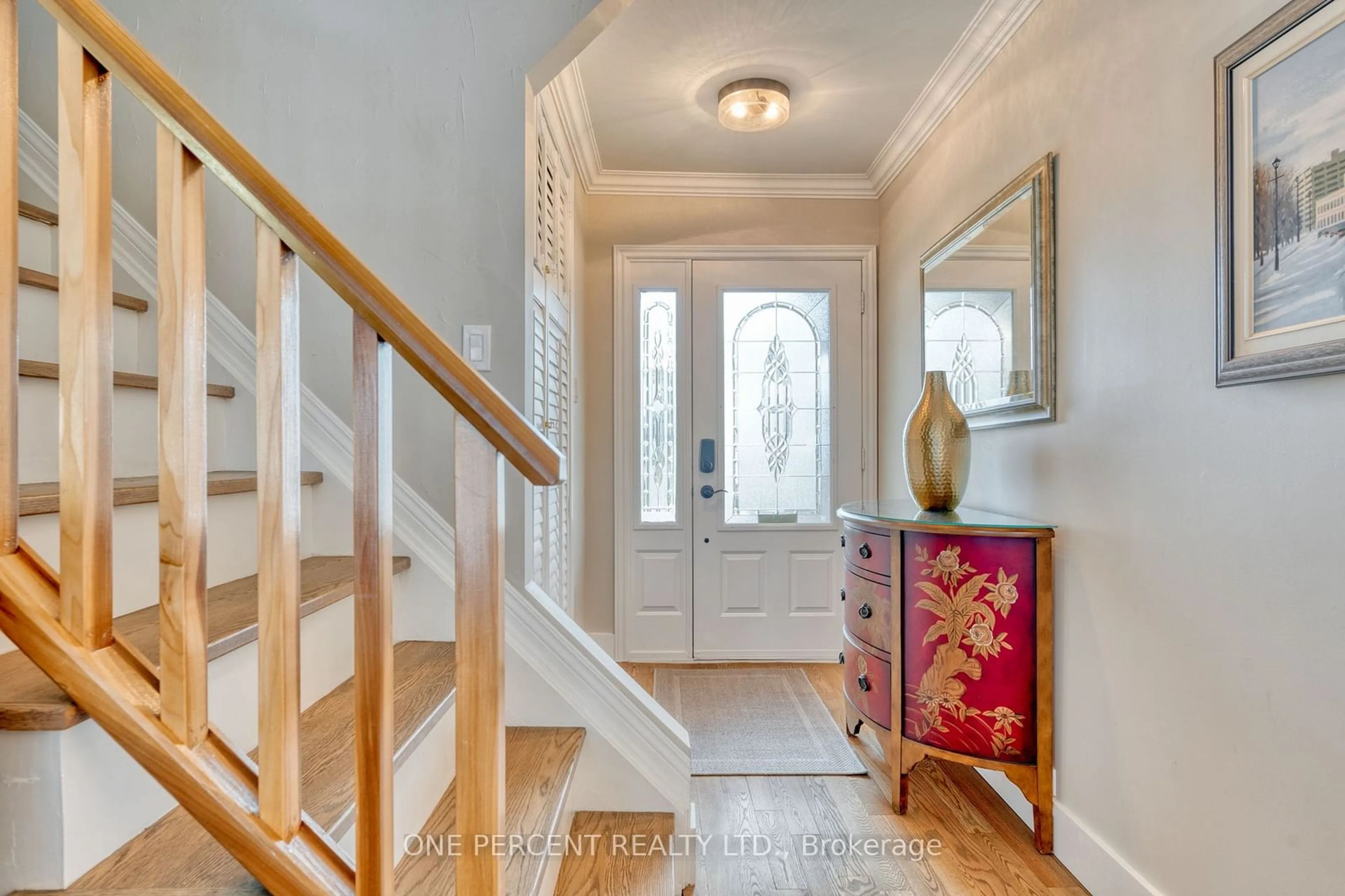 Indoor entryway for 1011 White Oak Dr #1, Burlington Ontario L7T 2L3