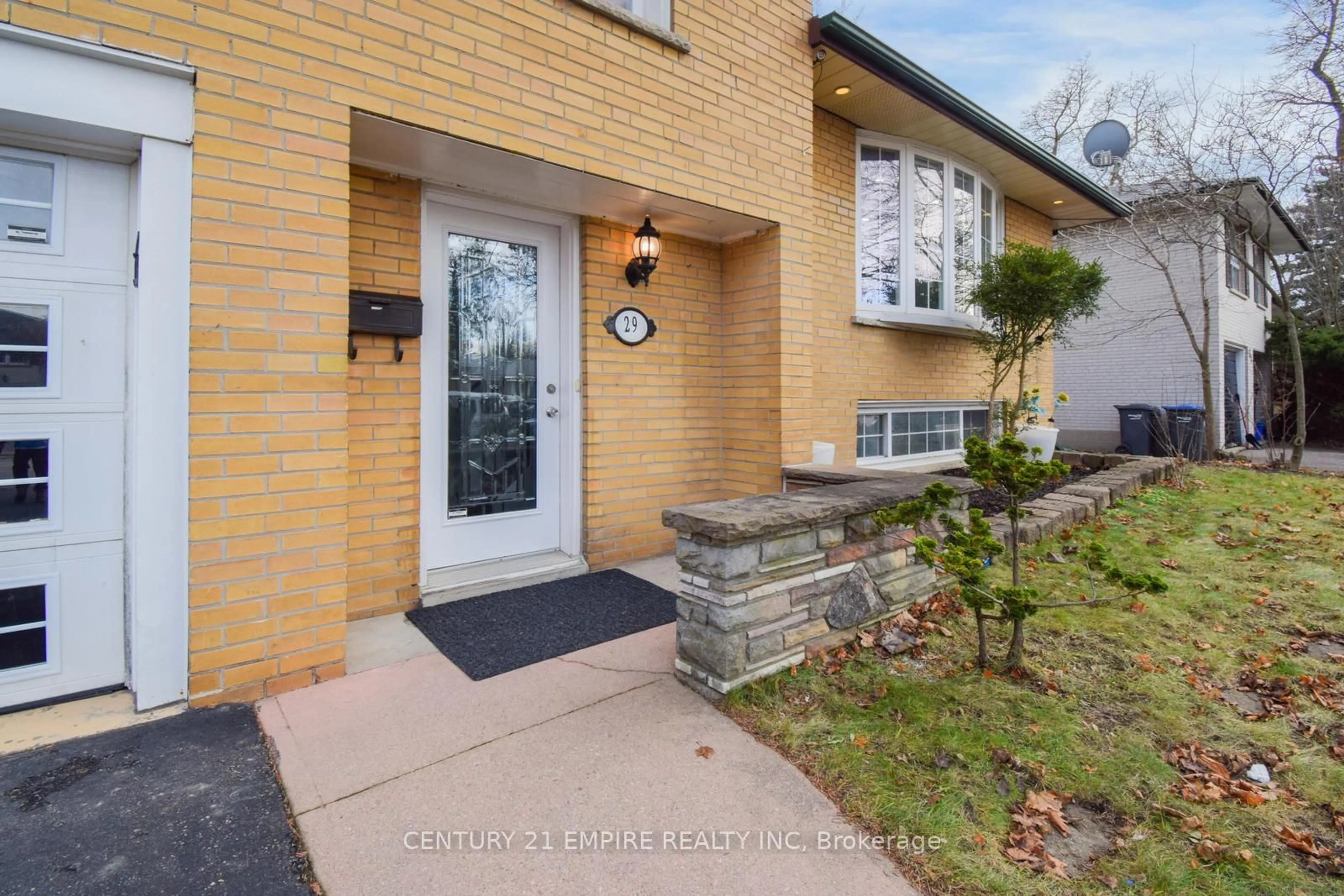 Home with brick exterior material, street for 29 Flowertown Ave Brampton Ave, Brampton Ontario L6X 2K3