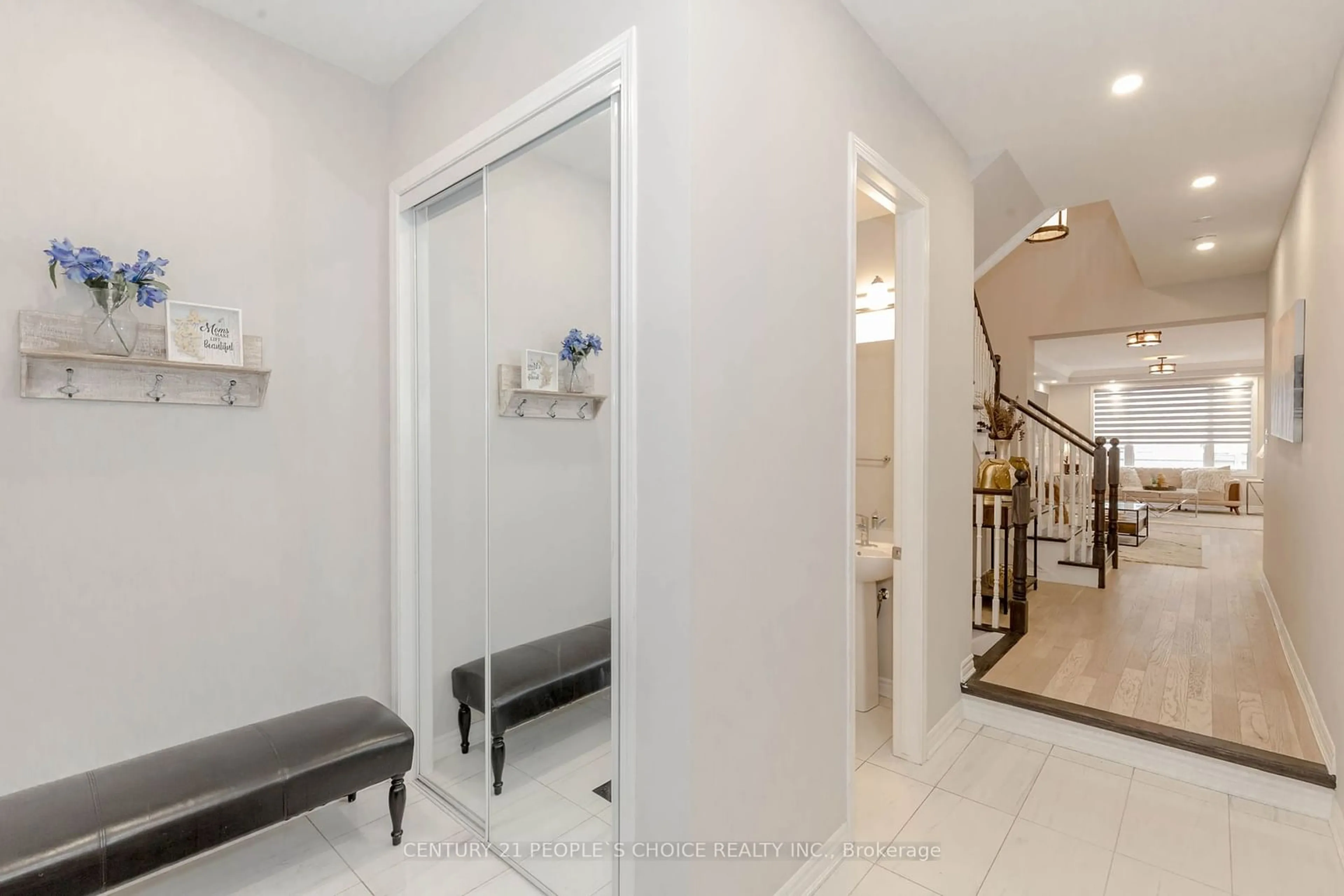 Indoor entryway for 461 Boyd Lane, Milton Ontario L9T 2X5