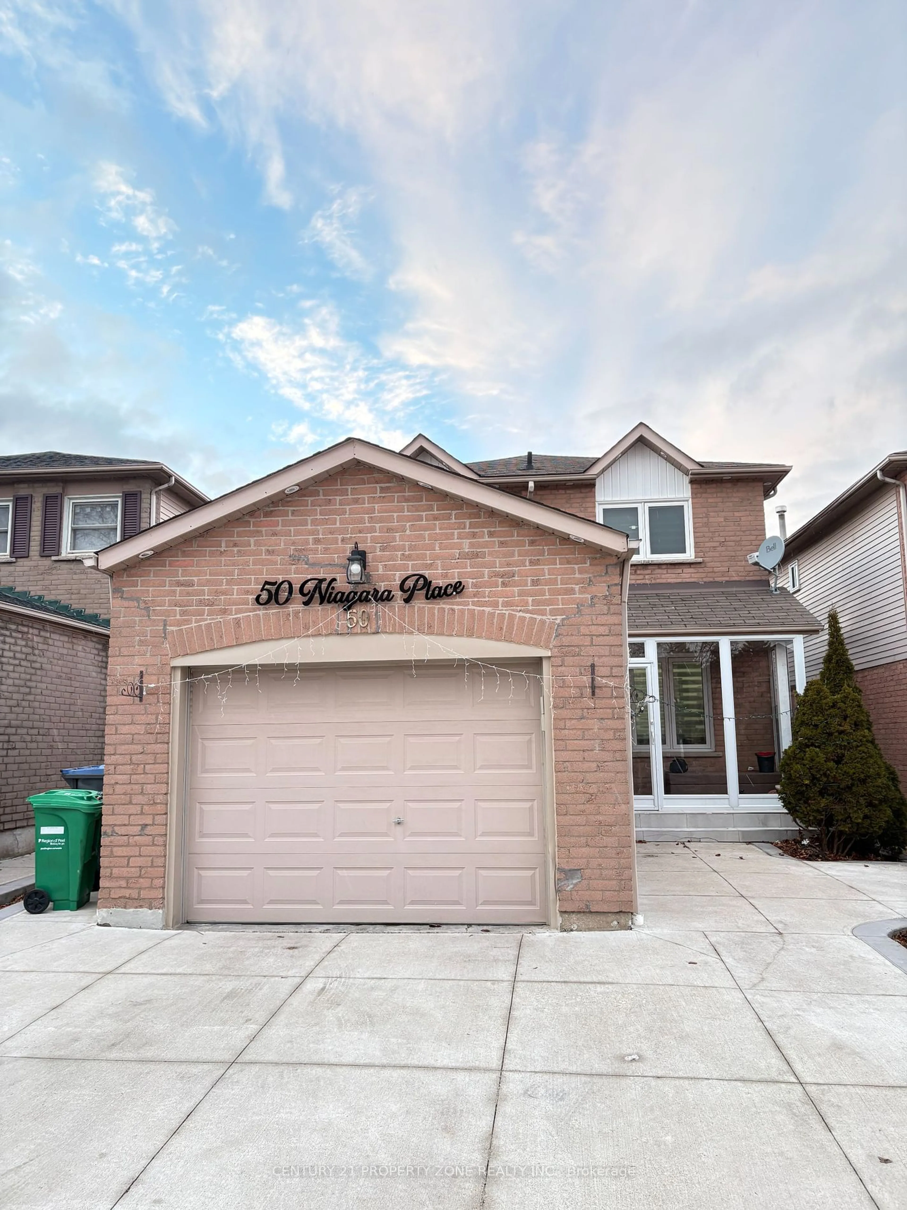 Home with brick exterior material, street for 50 Niagara Pl, Brampton Ontario L6S 4Y9