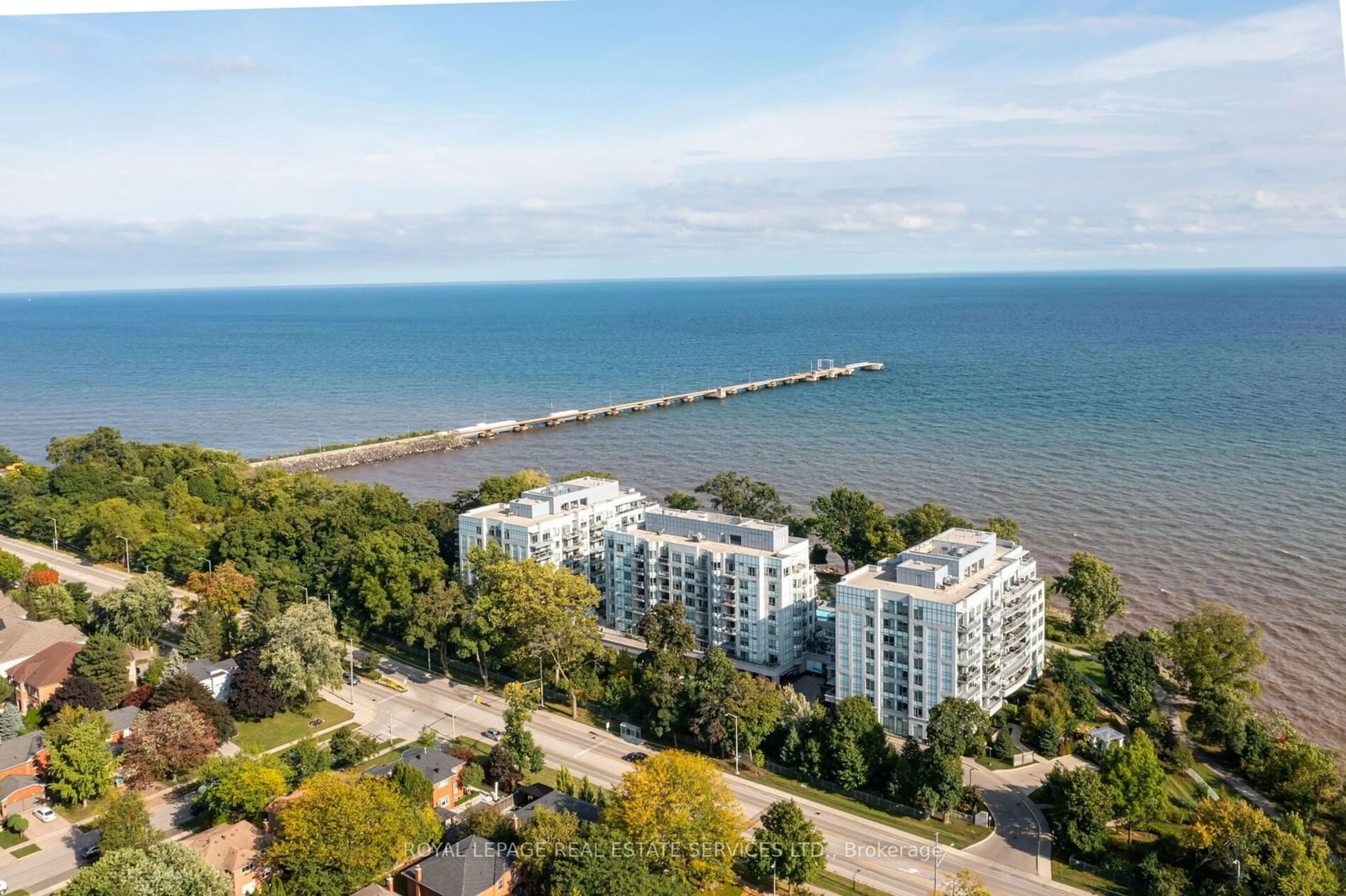 A pic from outside/outdoor area/front of a property/back of a property/a pic from drone, water/lake/river/ocean view for 3500 Lakeshore Rd #815, Oakville Ontario L6L 0B4