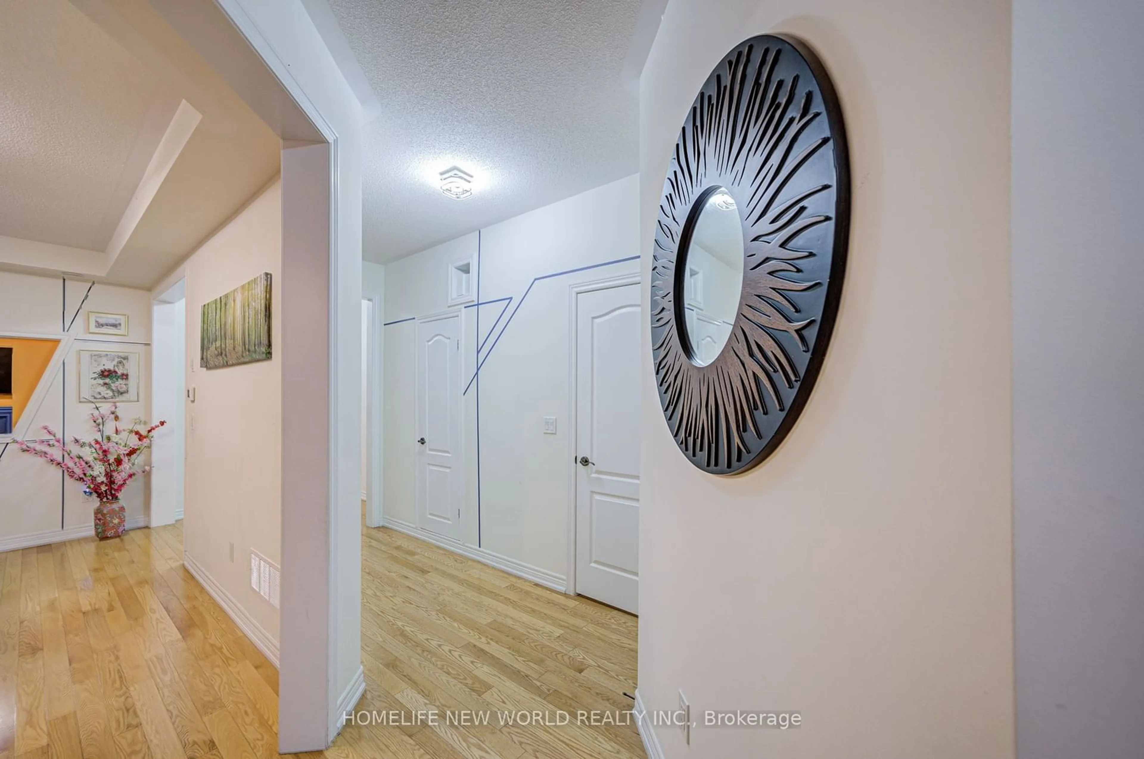 Indoor entryway for 18 Amaretto Crt, Brampton Ontario L6X 5M9