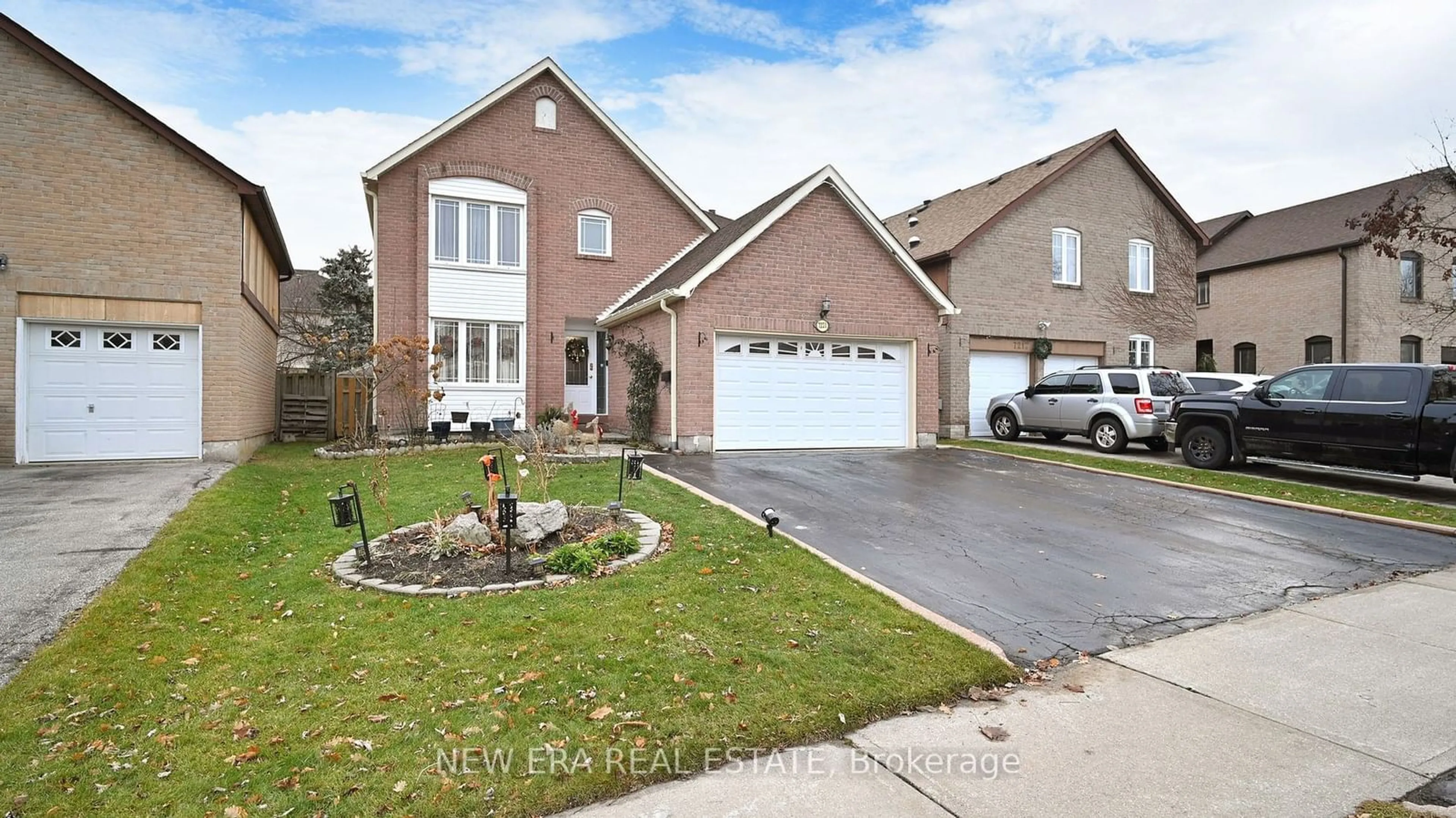 Home with brick exterior material, street for 7221 Danton Promenade, Mississauga Ontario L5N 5C5