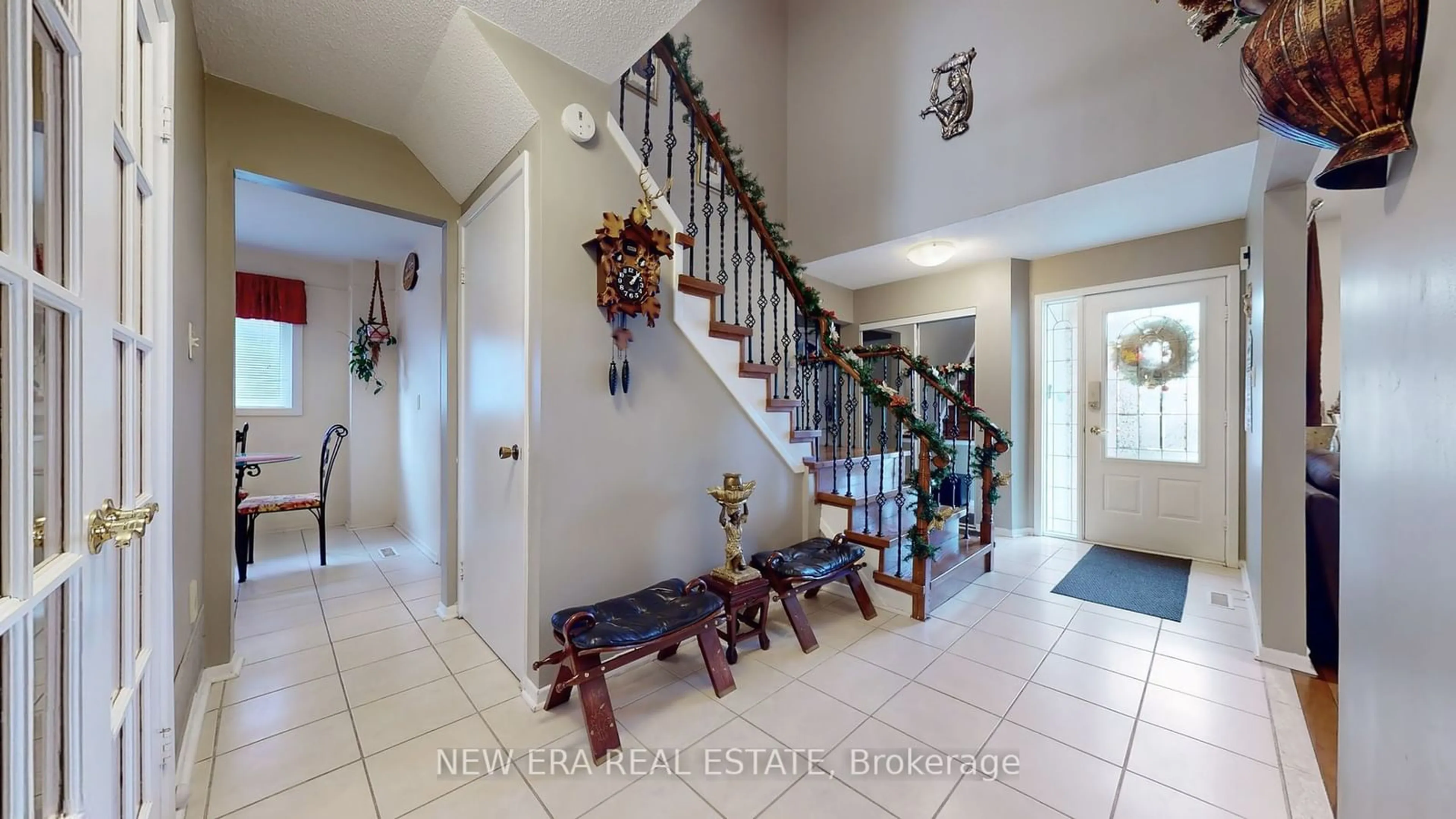 Indoor entryway for 7221 Danton Promenade, Mississauga Ontario L5N 5C5