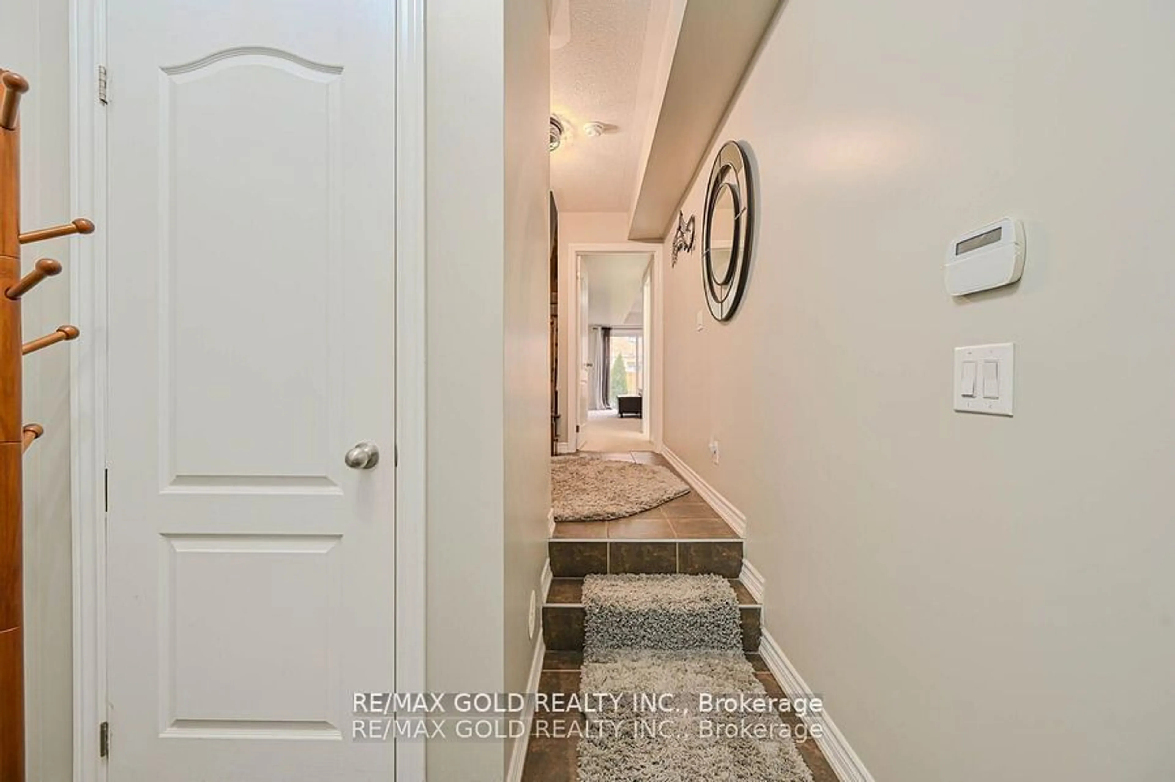 Indoor entryway for 31 Bergamont Rd, Brampton Ontario L6Y 0R1