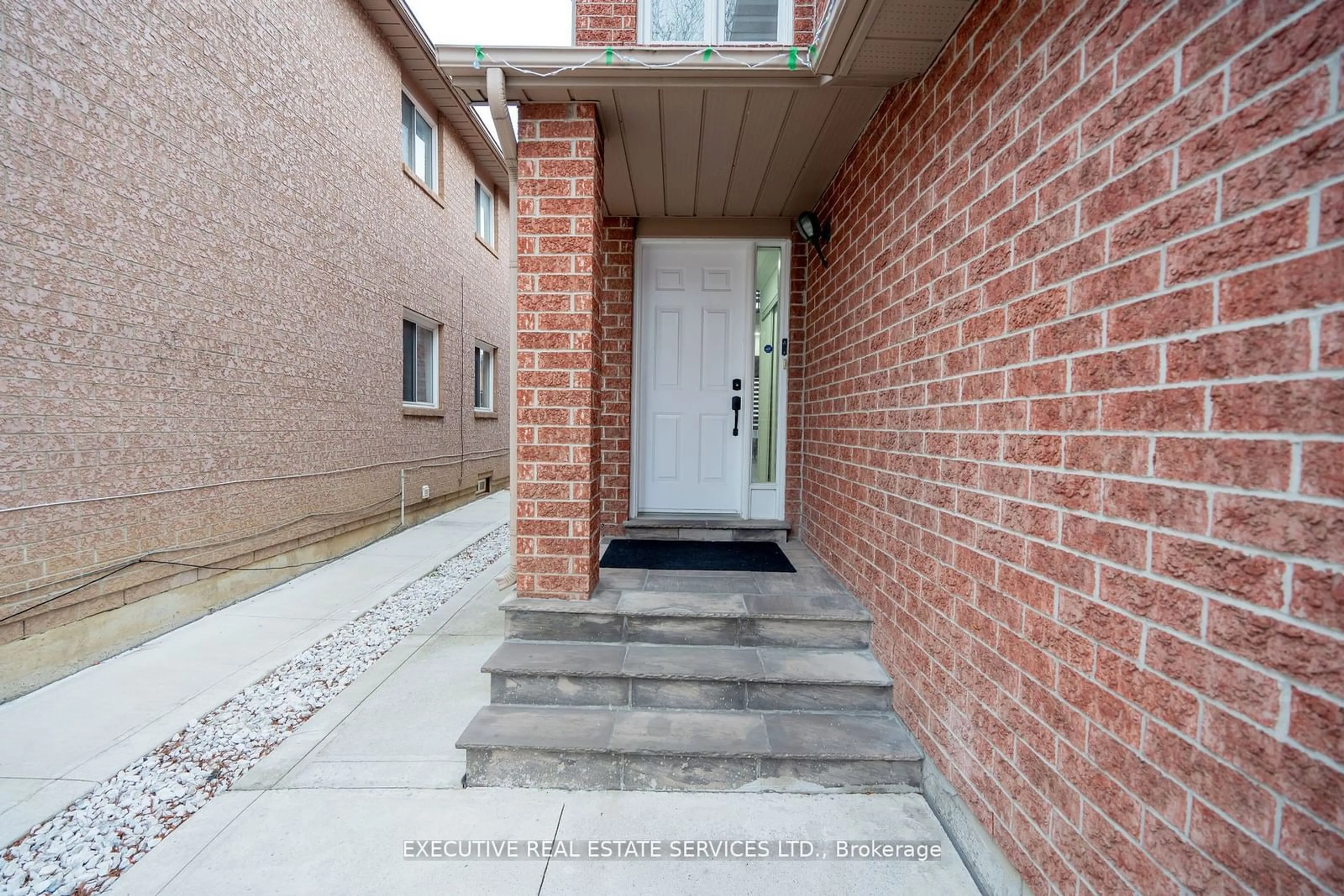 Unknown for 12 Cedarwood Cres, Brampton Ontario L6X 4K1