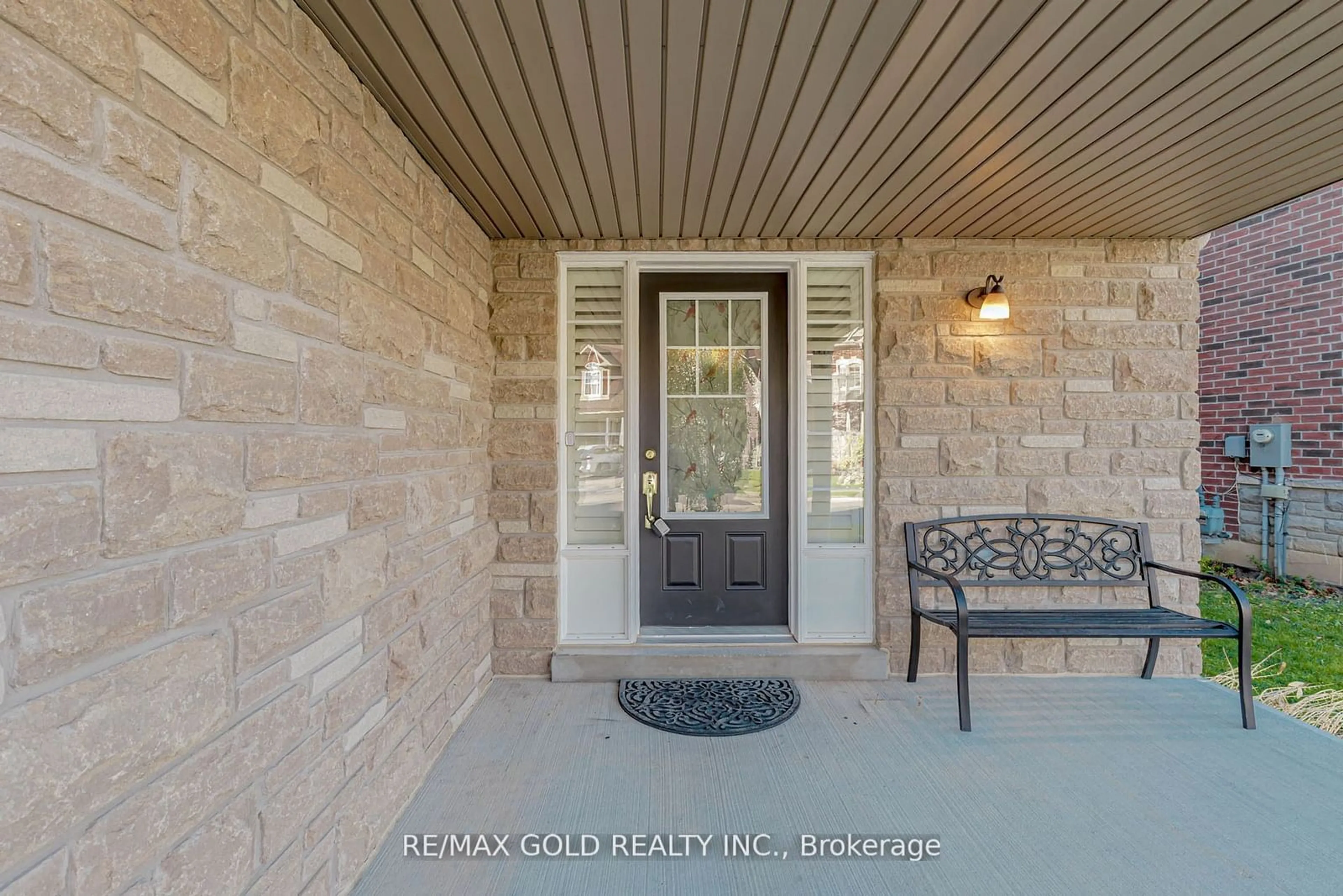 Indoor entryway for 40 Stephanie Ave, Brampton Ontario L6Y 0R8