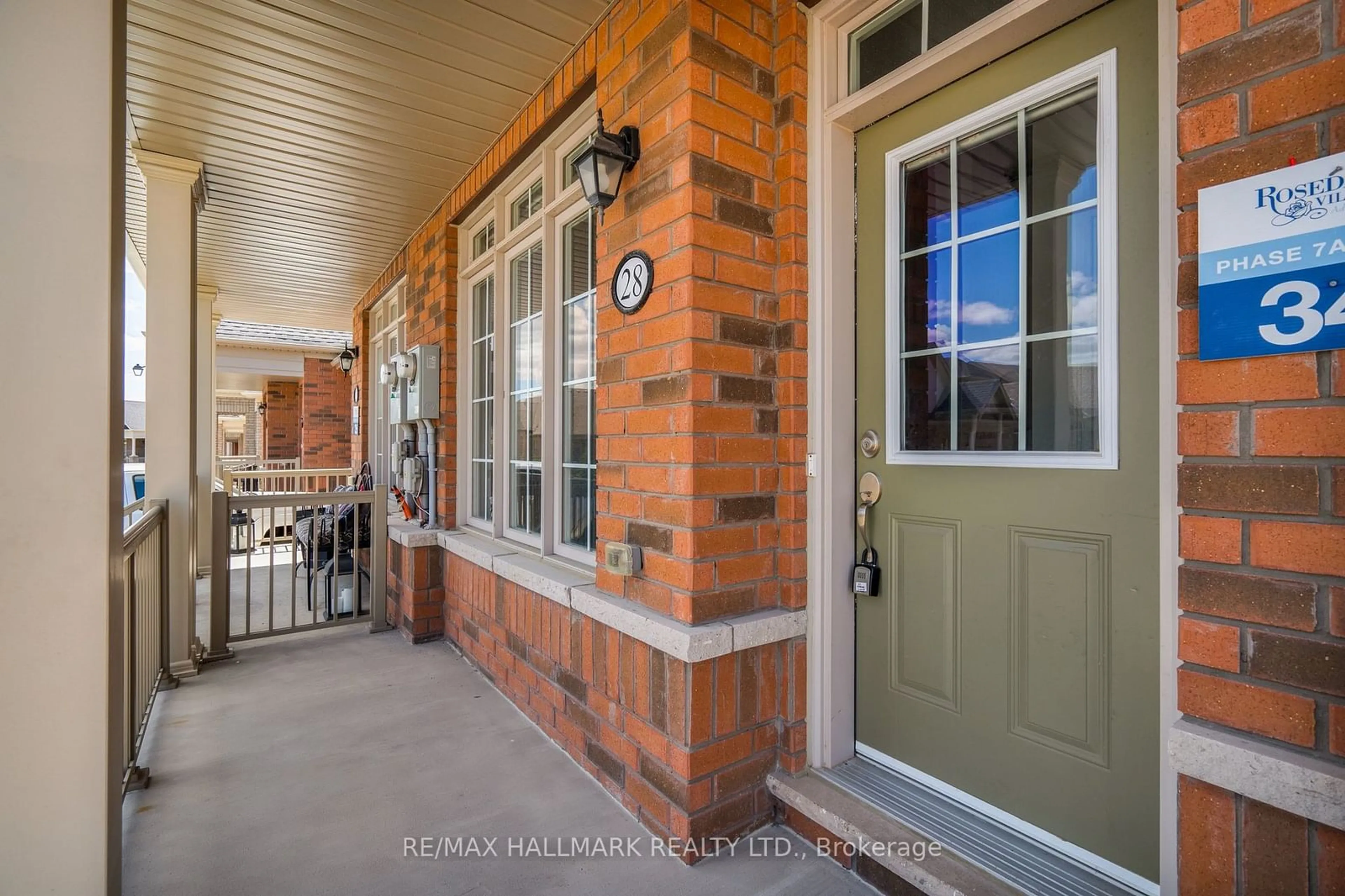 Indoor entryway for 28 Bluestone Cres, Brampton Ontario L6R 4B8