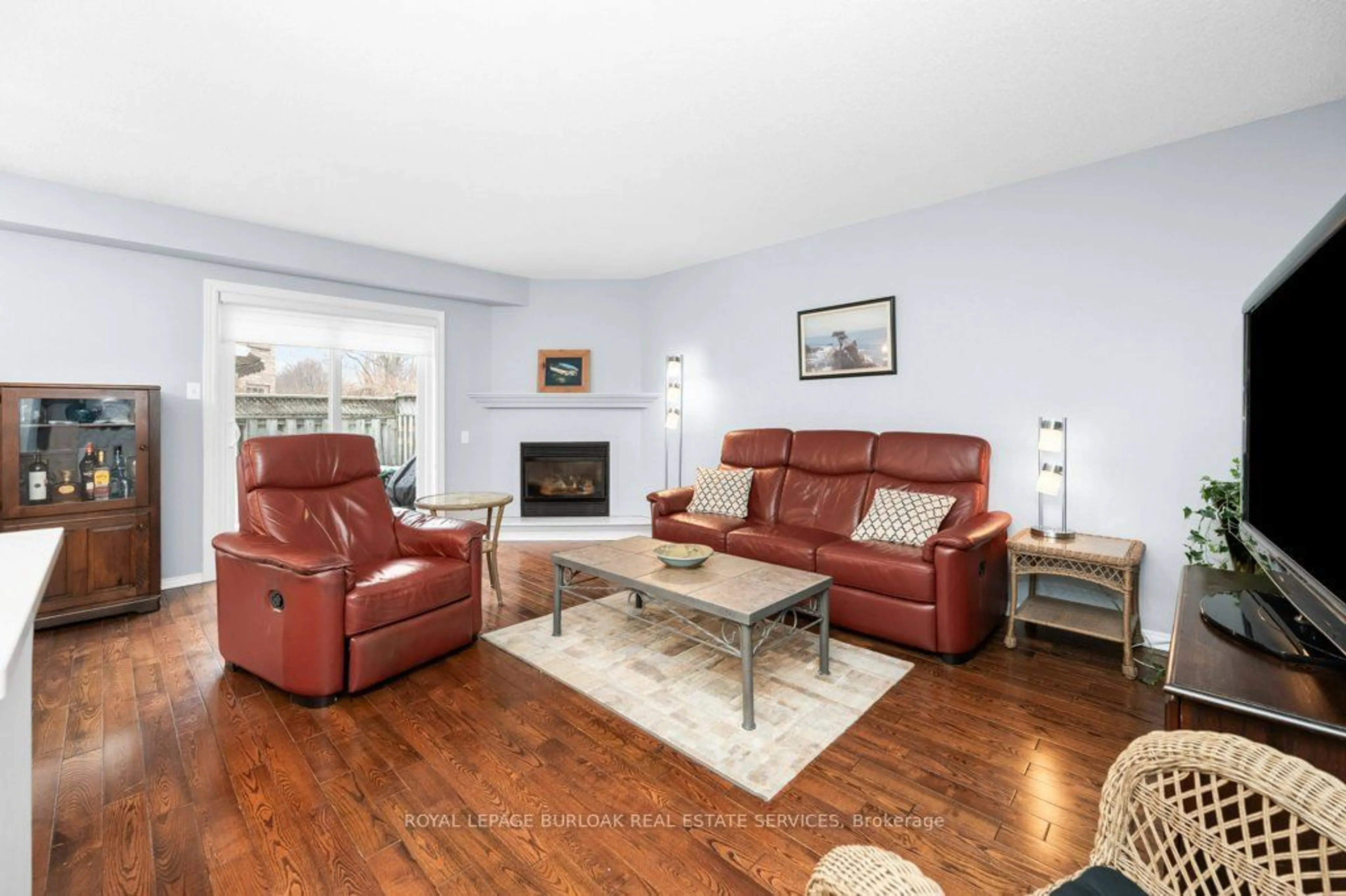 Living room with furniture, unknown for 3333 New St #78, Burlington Ontario L7N 1N1