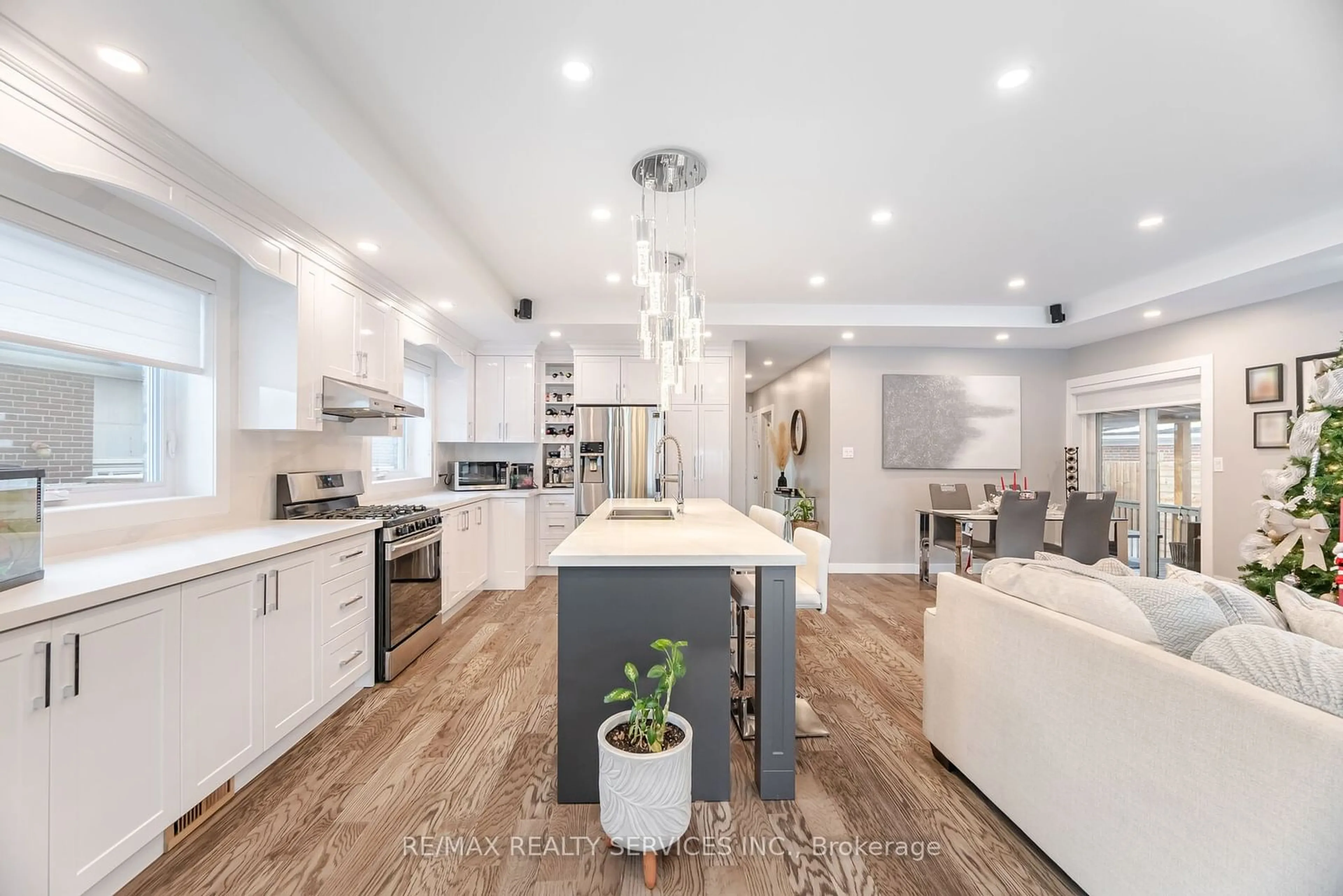 Open concept kitchen, unknown for 377 Bartley Bull Pkwy, Brampton Ontario L6W 2M1