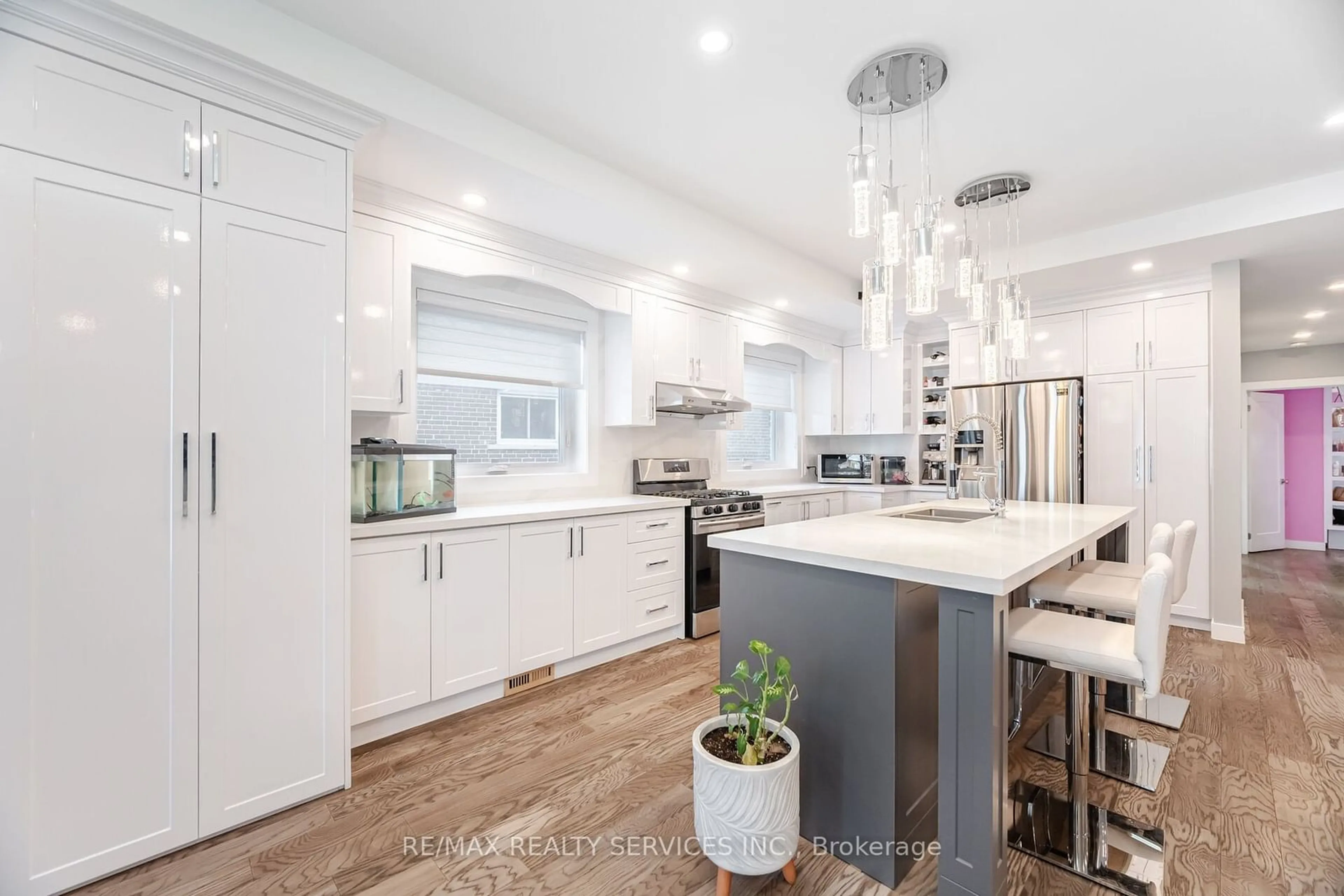 Open concept kitchen, unknown for 377 Bartley Bull Pkwy, Brampton Ontario L6W 2M1