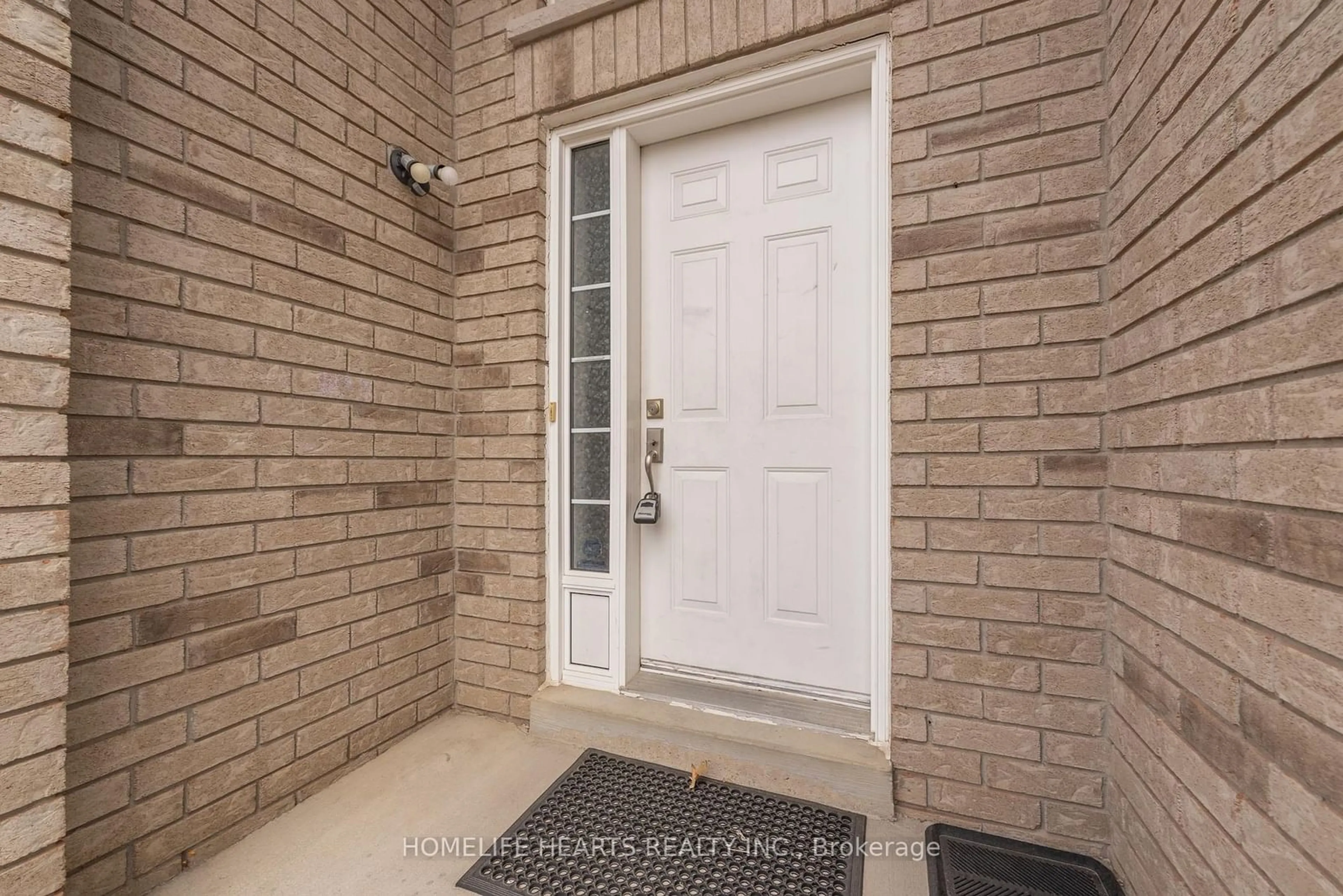 Indoor entryway for 33 Cedarvalley Blvd, Brampton Ontario L7A 2C2