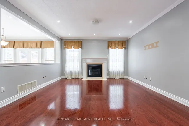 Additional property image - 15 Hellyer Ave